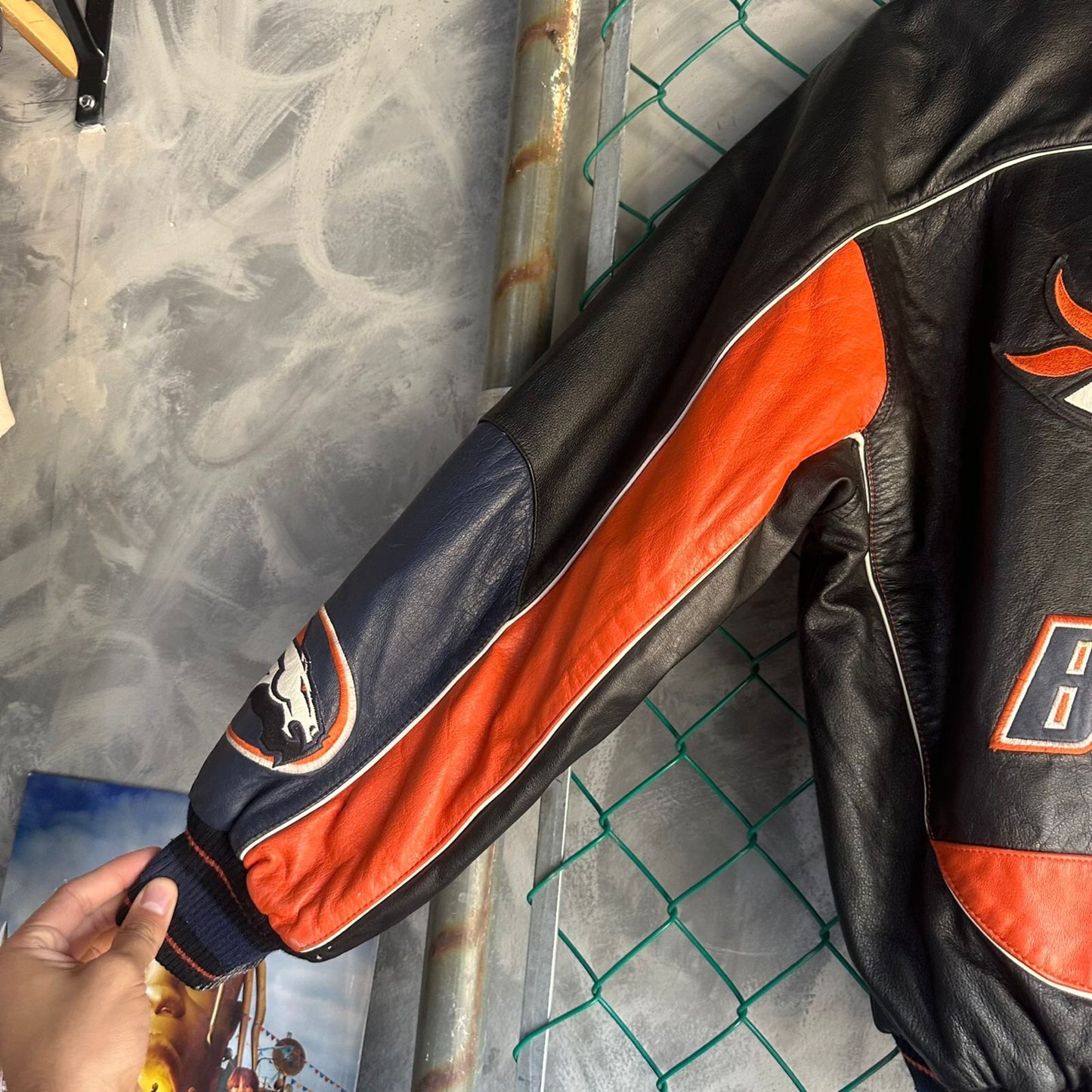 Chamarra De Cuero Vintage Denver Broncos de la NFL De Hombre Talla S Color Negro Naranja Piel