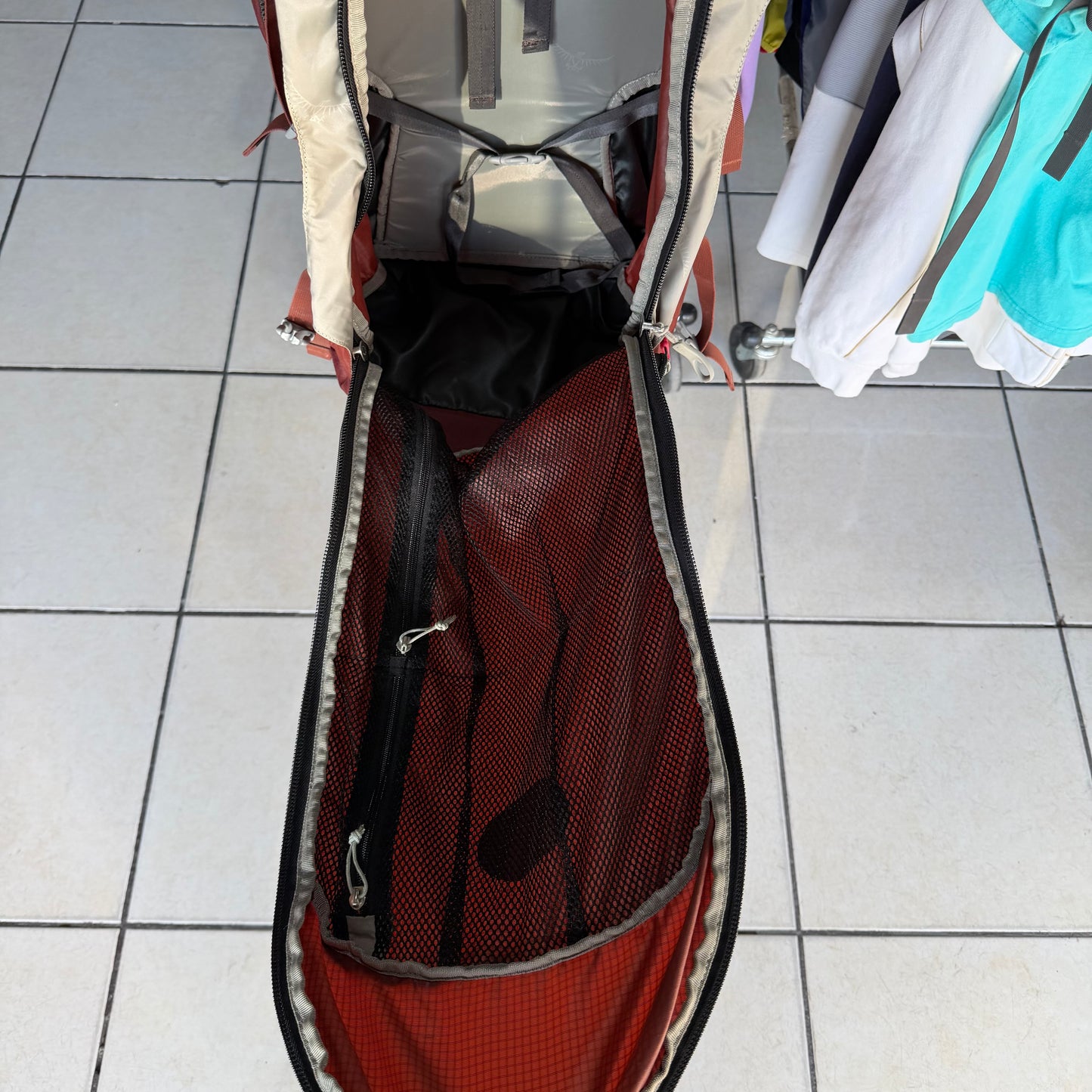 Mochila Osprey De Hiking Con Bolsa Pequeña De 70L