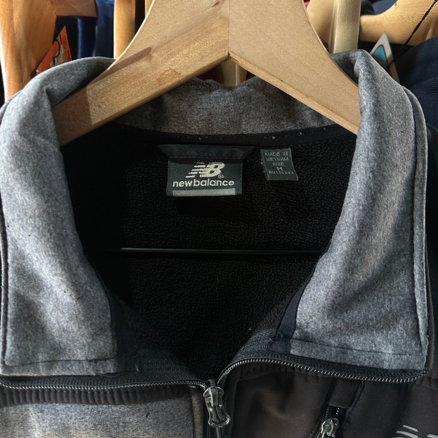 Chamarra De Tela New Balance Moderna De Hombre Talla M Color Gris