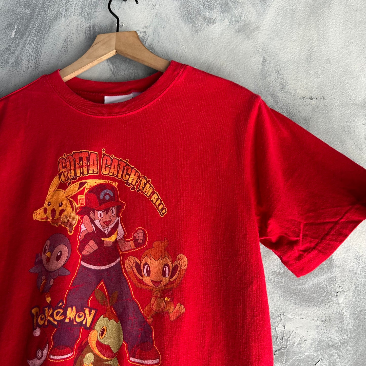 Playera Pokémon para hombre talla S color rojo con logo grande de Ash ￼