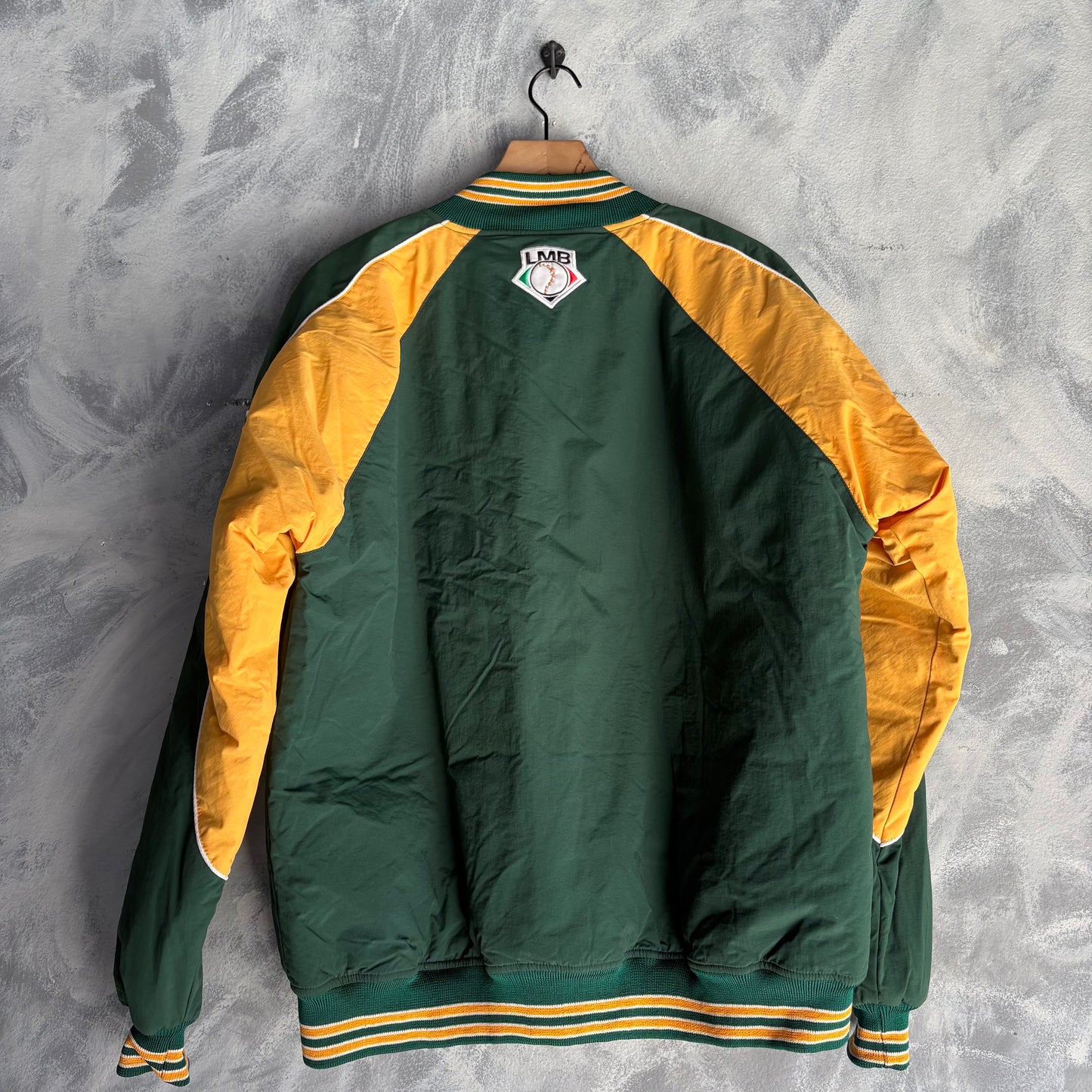 Chamarra de la LMB Para Hombre Talla L Color Verde Con Amarillo Pericos Béisbol LMB 2009