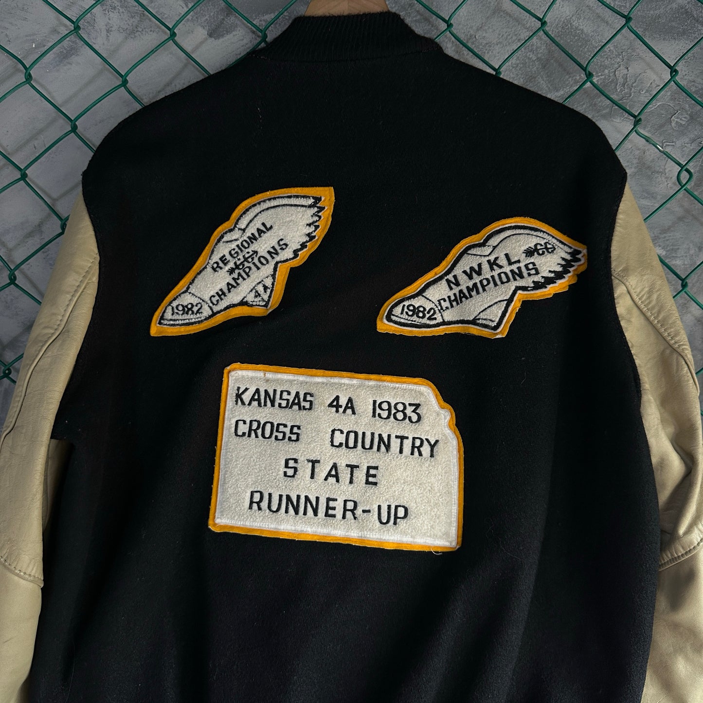 Chamarra Varsity Vintage De Hombre Talla M Color Negro Y Crema Letterman 80s Campeonatos