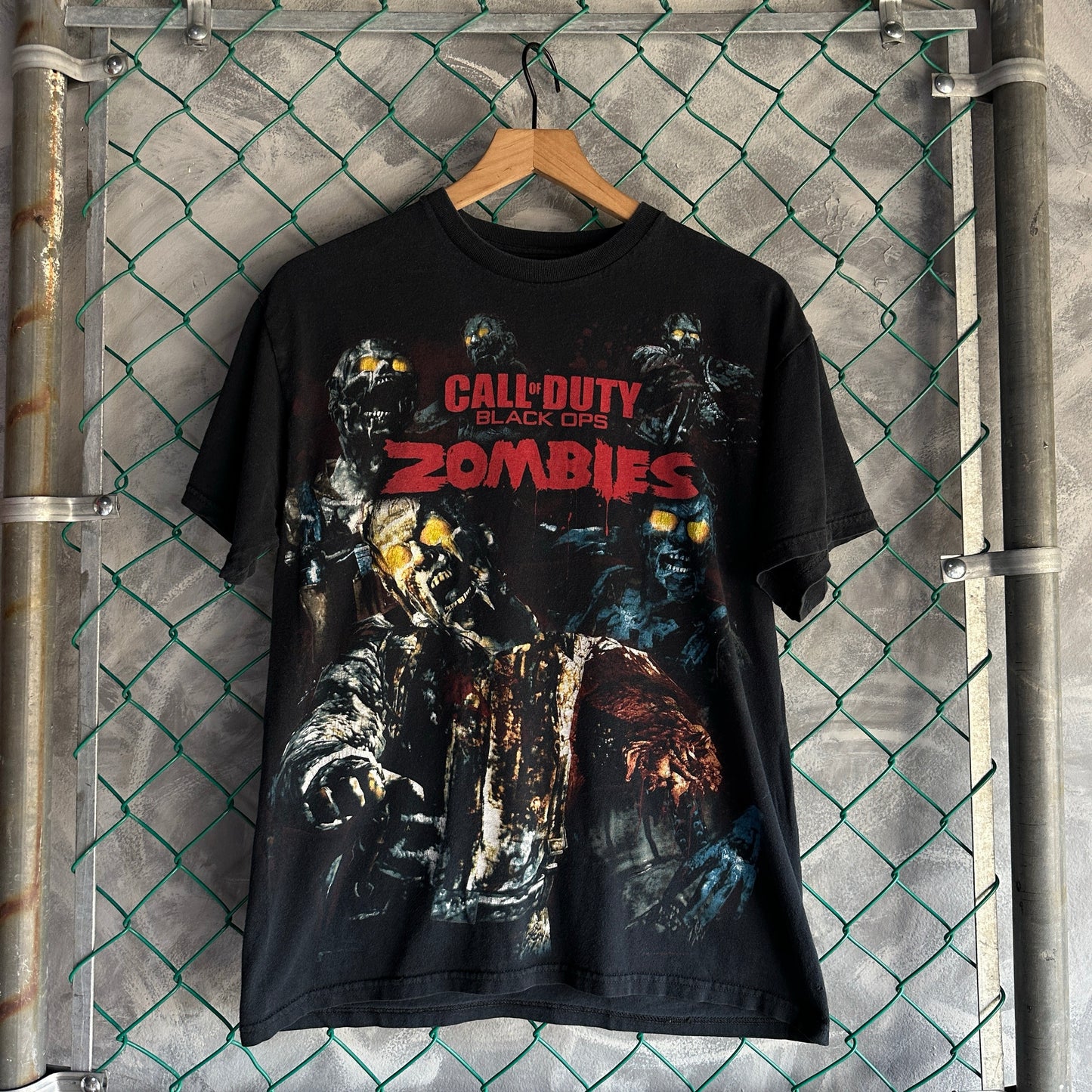 Camisa Black Ops Zombies De Hombre Talla S Color Negro Merch Original Vintage VideoJuegos