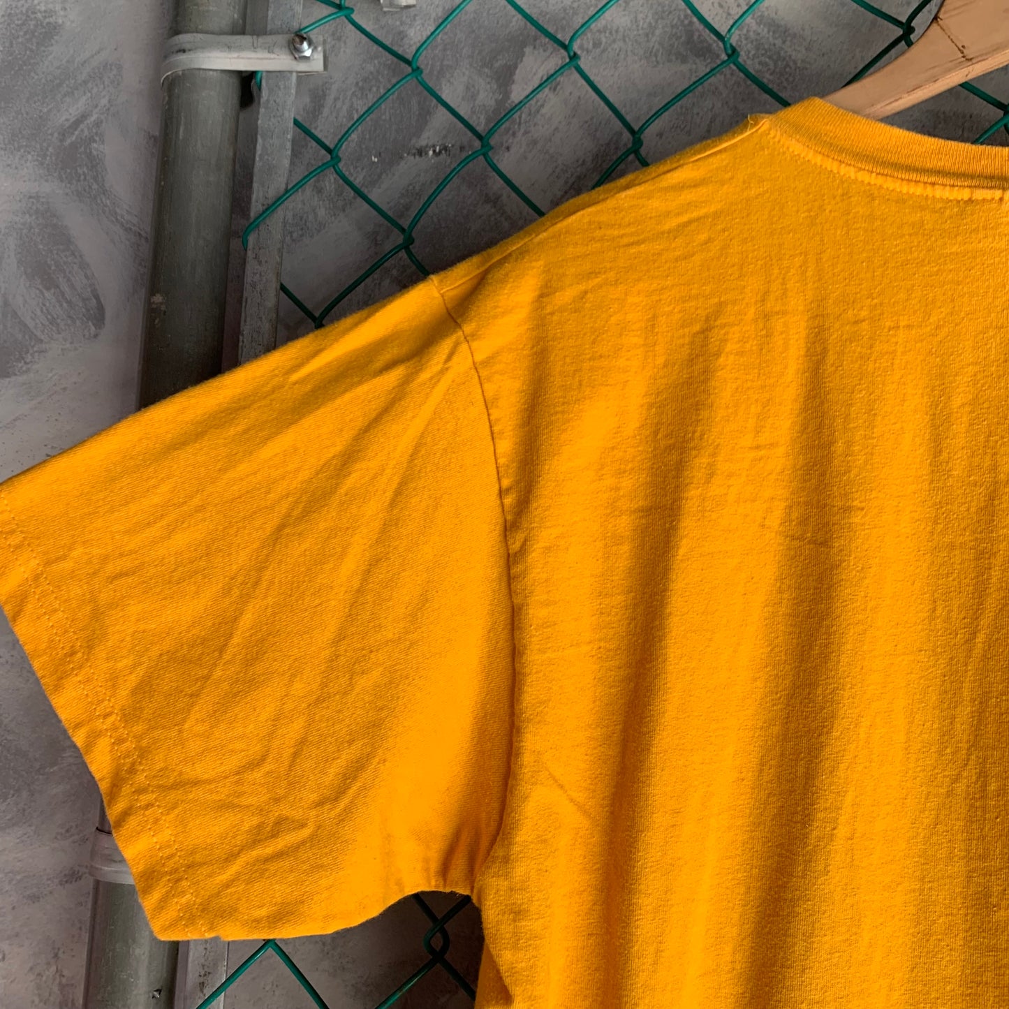 Playera Hanes Beefy Para Hombre Talla L Color Amarillo Middle School 50th Anniversary