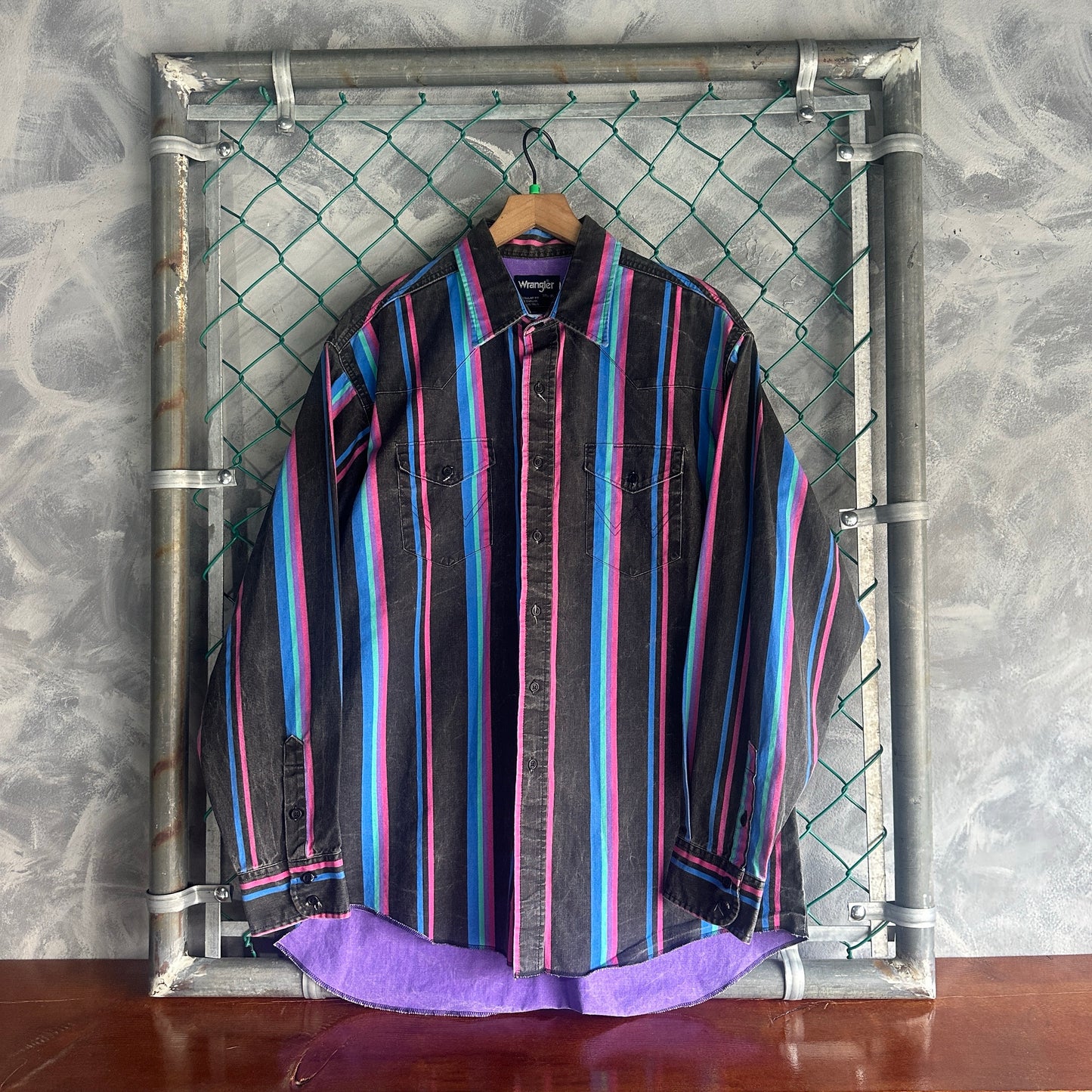 Camisa Vintage Wrangler De Hombre Talla XL Color Azul Y Rosa Estilo Vaquero Tela Gruesa