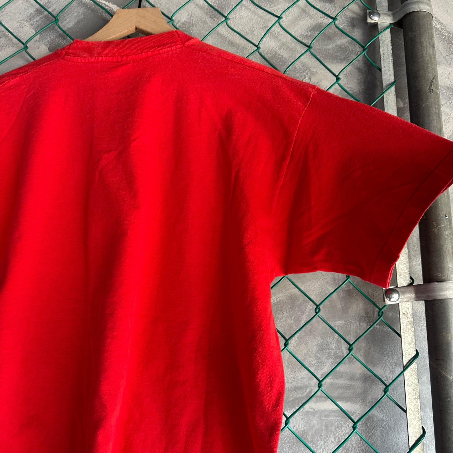 Camisa Vintage Taz de Looney Tunes De Hombre Talla XL Color Rojo De Manga Corta Beisbol MLB