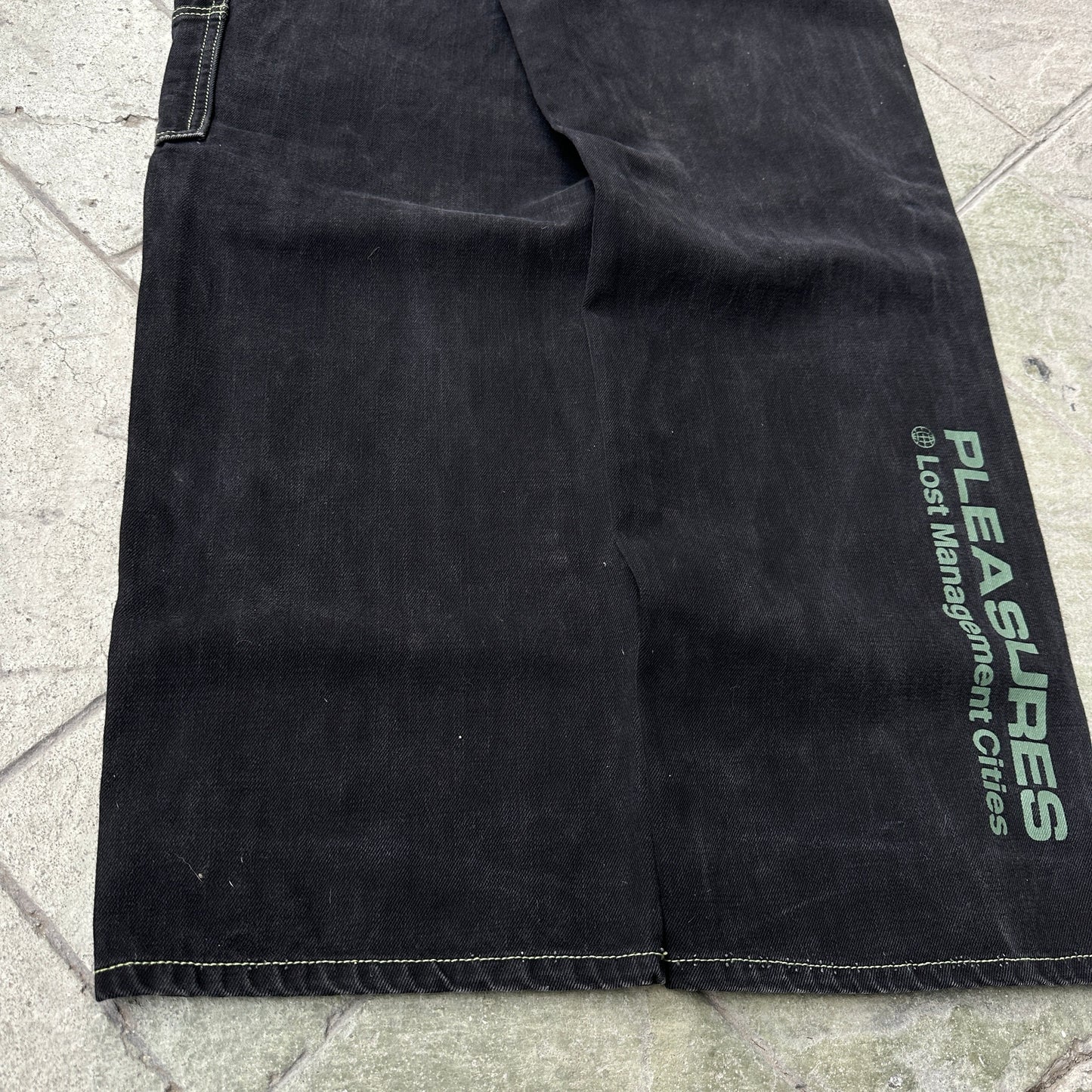 Pantalon Pleasures De Hombre Talla L 32x30 Color Negro Desvanecido Baggy Y2K Doble Rodilla