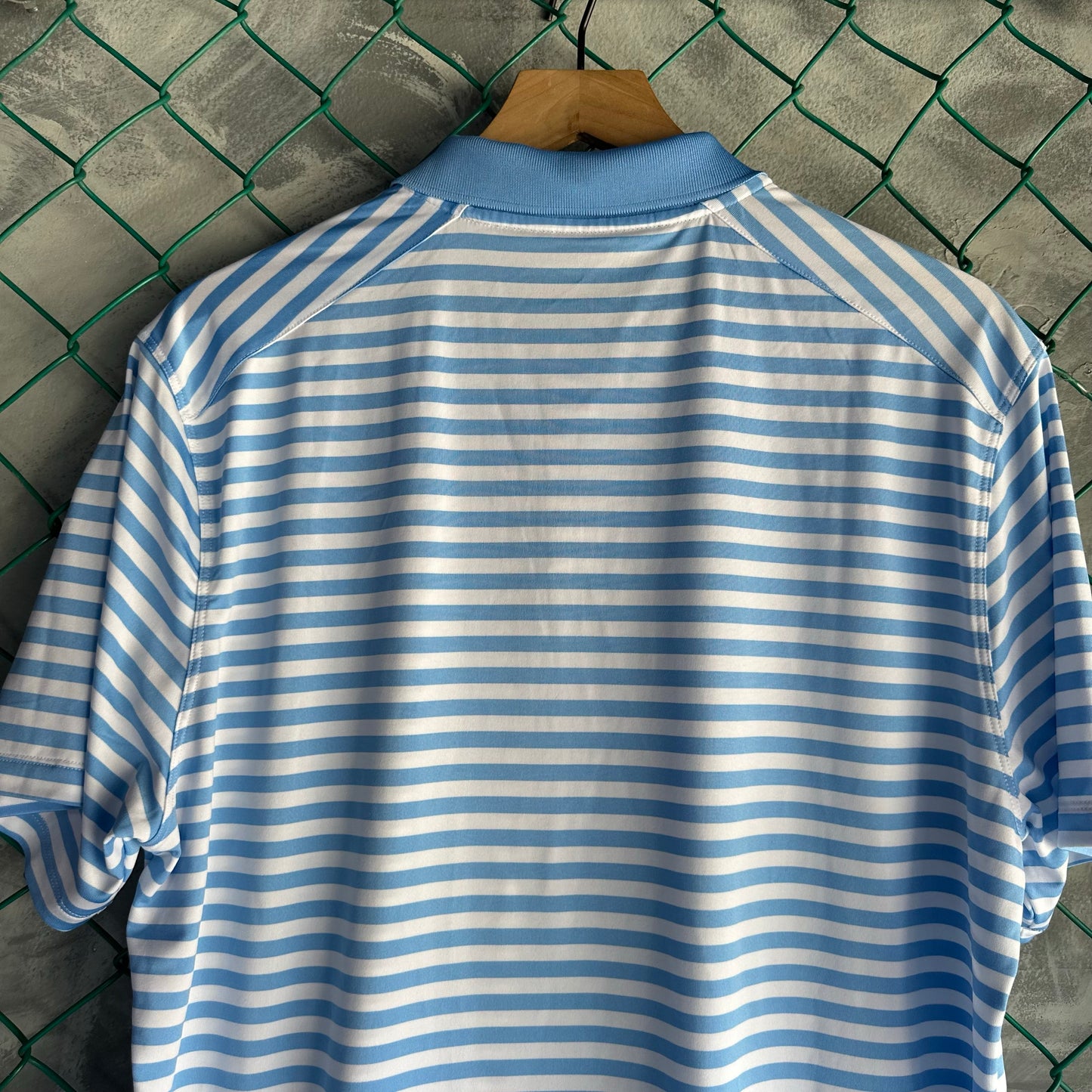 Camisa Nike De Hombre Talla L Color Azul y Blanco de Rayas Golf Tipo Polo Sin Detalles