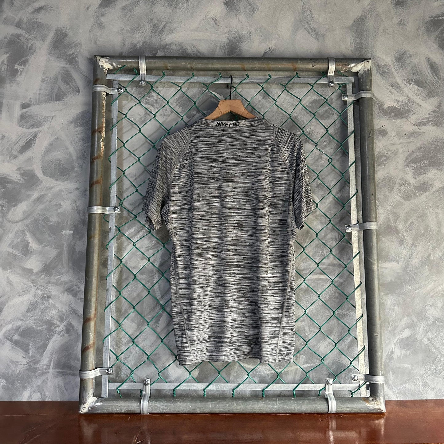 Camisa Nike Deportiva De Hombre Talla L Color Gris Gimnasio Correr Manga Corta Center Swosh