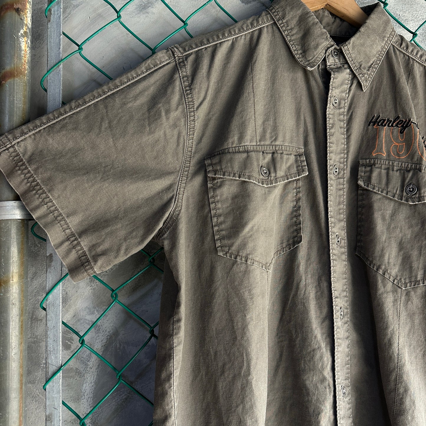 Camisa De Botones Vintage Harley Davidson De Hombre Talla M Color Gris Estilo Mecanico Bordado