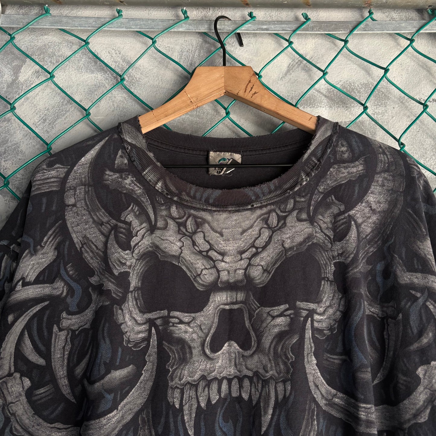 Playera Liquid Blue Para Hombre Talla 2XL Color Negro Deslavado Cráneo de Demonio Flamas Azules