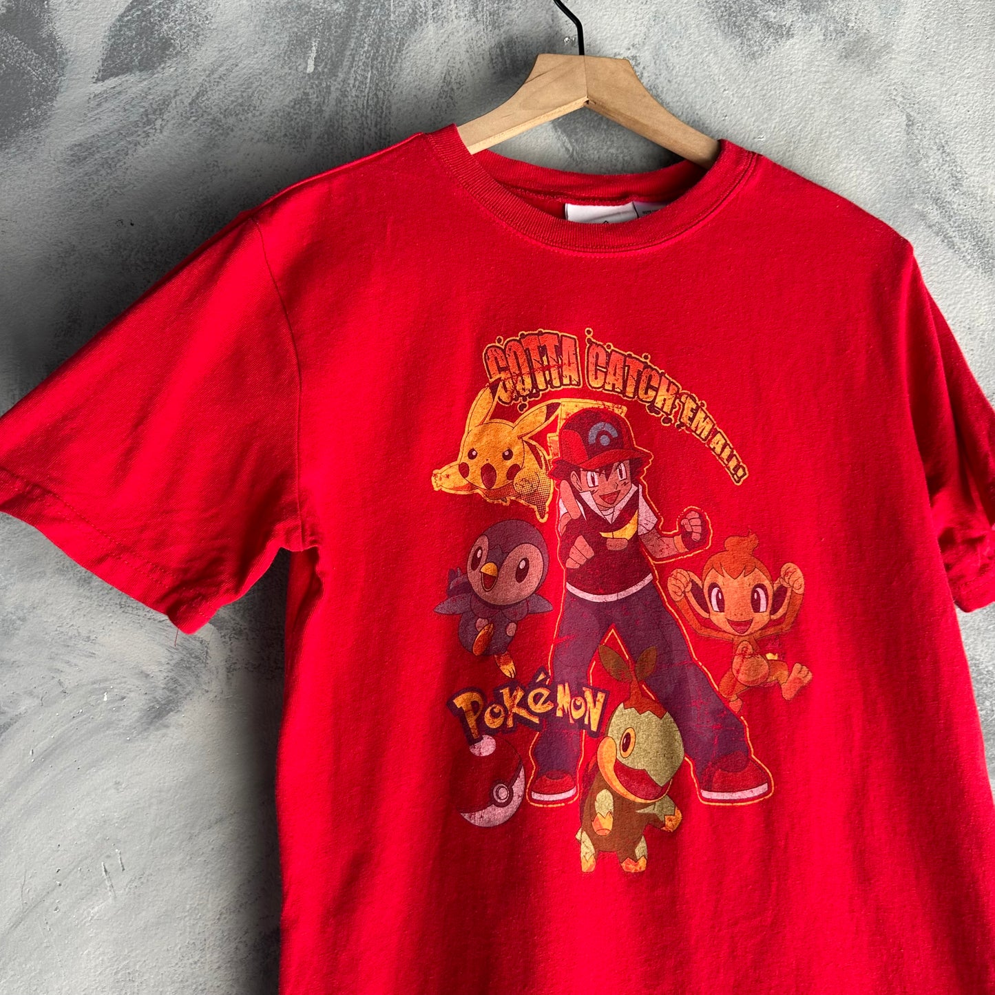 Playera Pokémon para hombre talla S color rojo con logo grande de Ash ￼