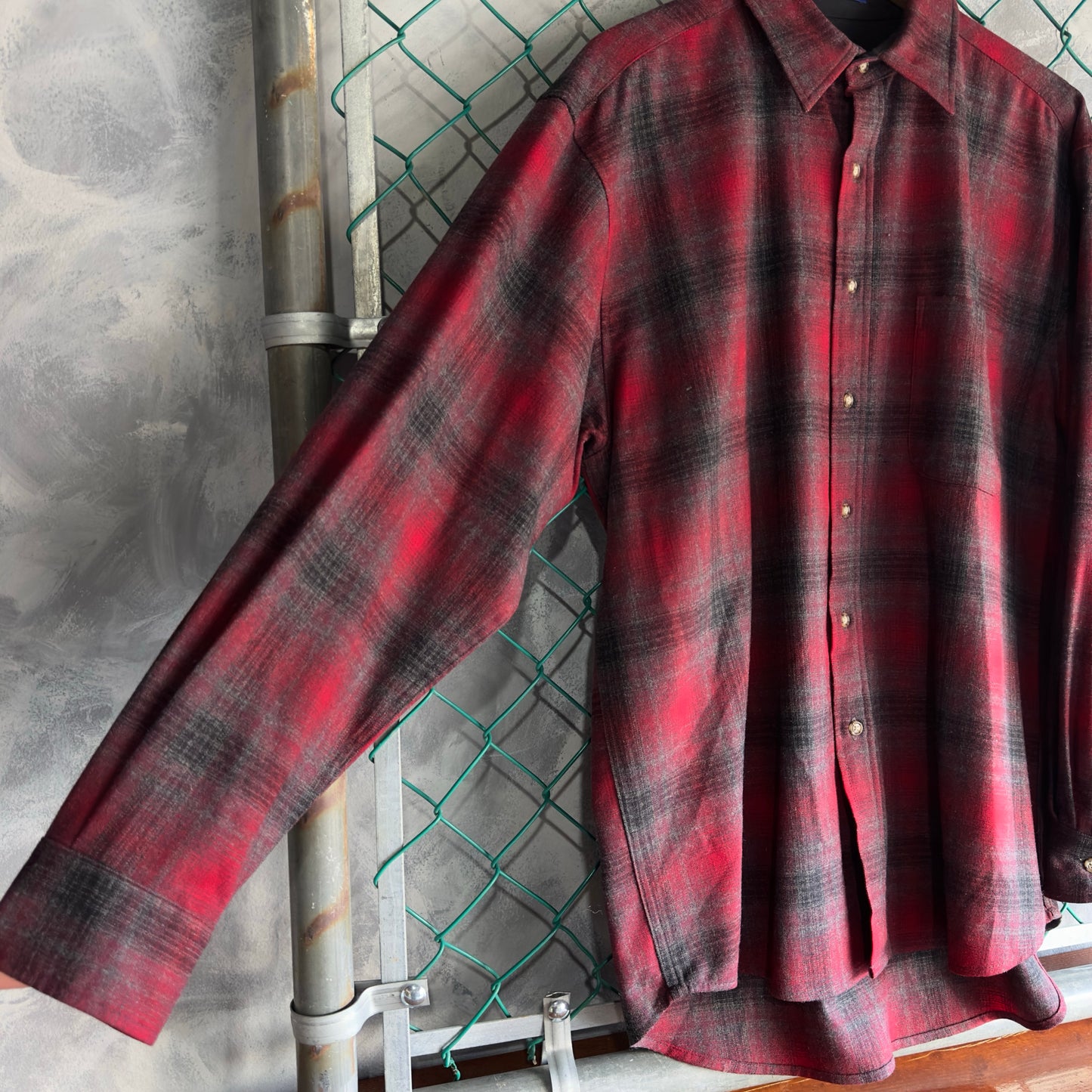 Camisa de Botenes de Lana Pendleton De Hombre Talla L Franela De Cuadros Rojos Y Gris Y Negro