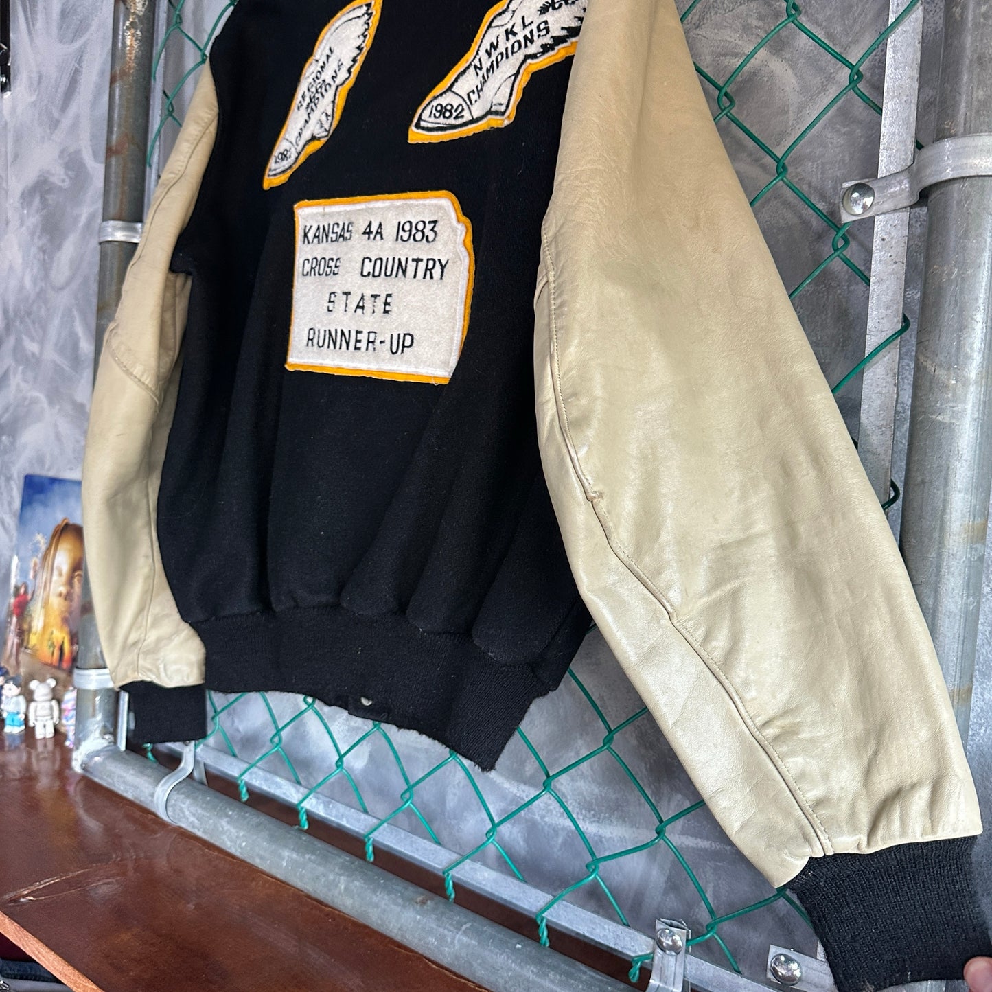 Chamarra Varsity Vintage De Hombre Talla M Color Negro Y Crema Letterman 80s Campeonatos