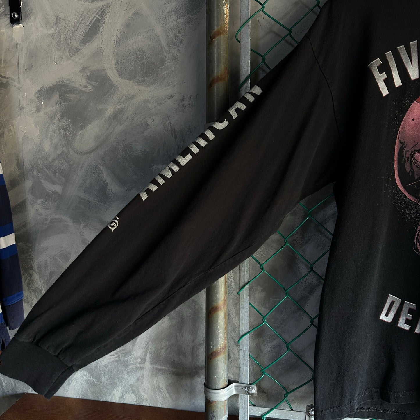 Camisa De FIve Finger Death Punch De Hombre Talla XL Color Negro Manga Larga Print En Mangas Calaca