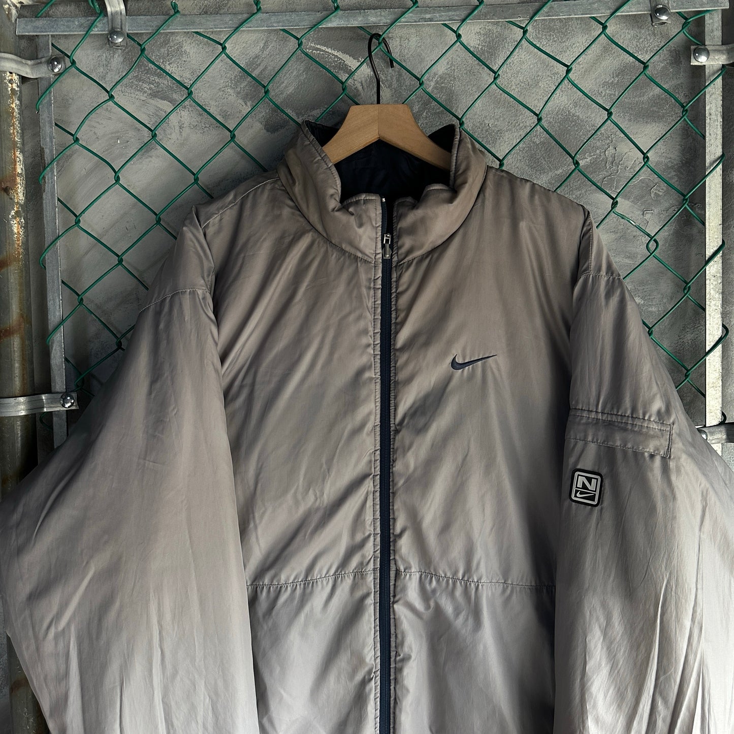 Chamarra Nike De Hombre Talla Xl Color Azul Y Gris Doble Vista Puffer Gruesa Minimalista