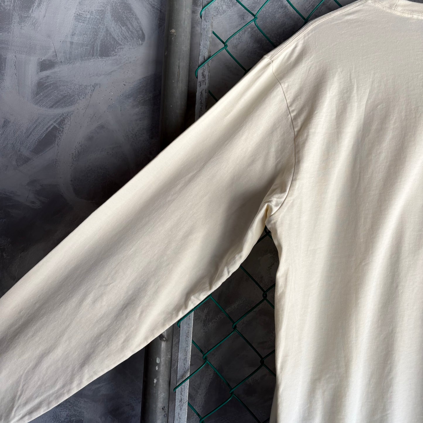 Playera de Manga Larga Kith Para Hombre Talla XL Color Beige Montañas
