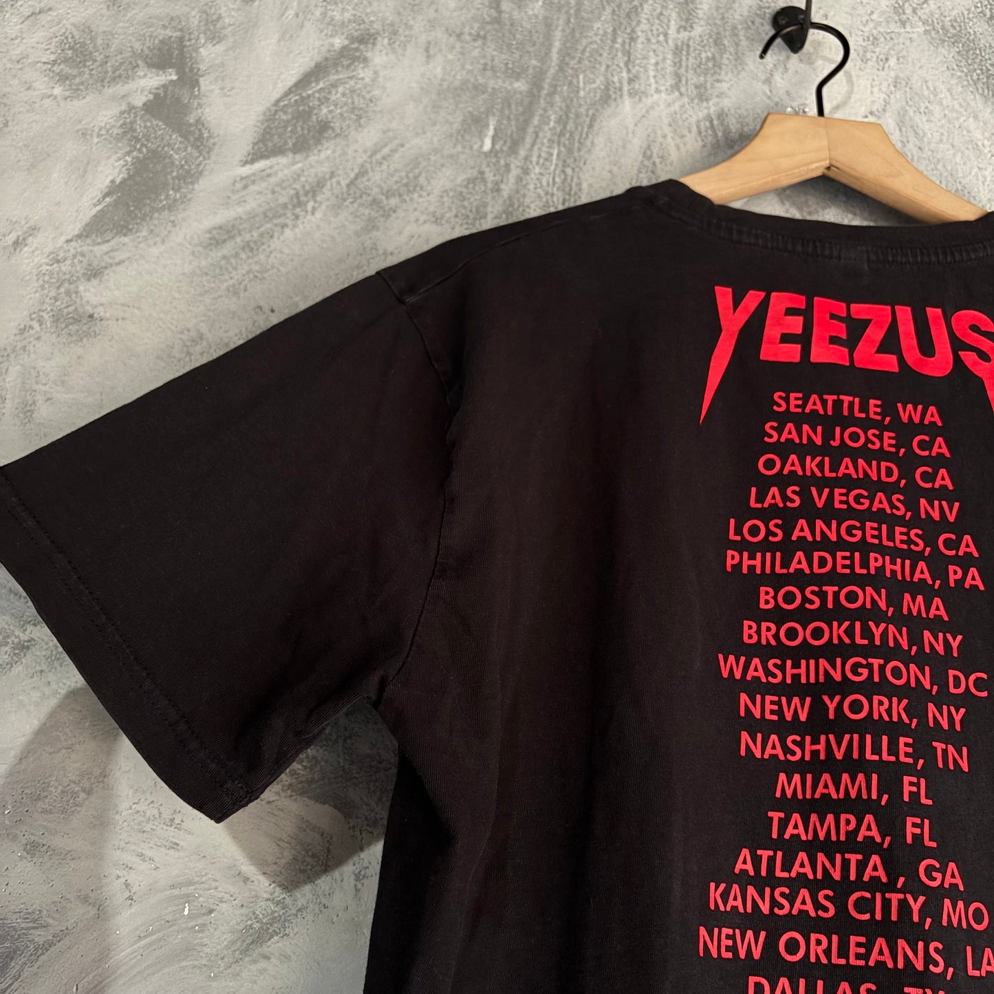Playera de Yeezus Para Hombre Talla XL Reducida a M Color Negro Tour 2013