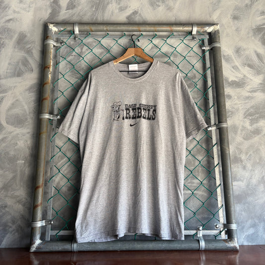 Playera Nike Para Hombre Talla 2XL Color Gris 2000’s East County Rebels