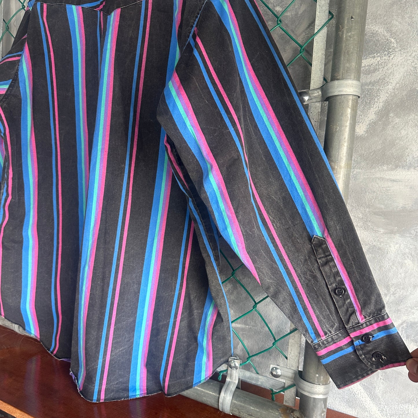 Camisa Vintage Wrangler De Hombre Talla XL Color Azul Y Rosa Estilo Vaquero Tela Gruesa