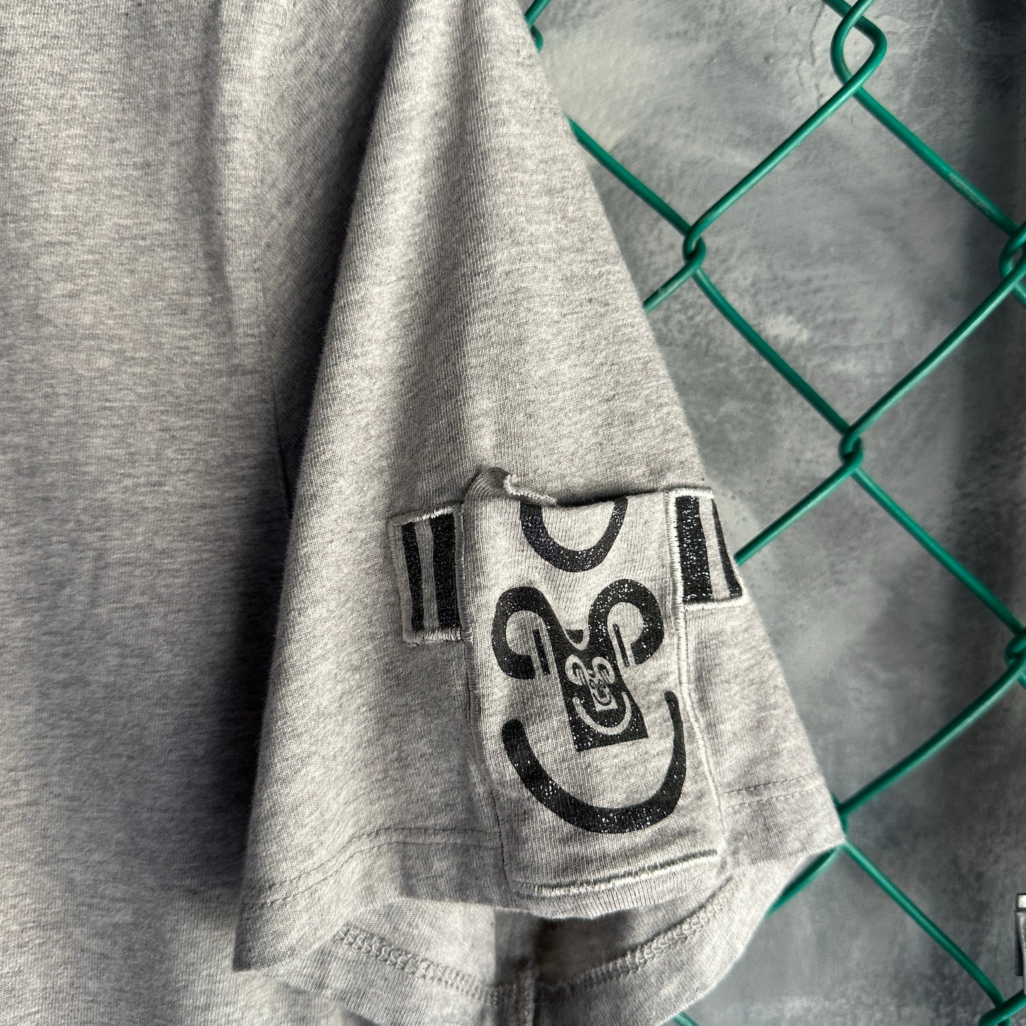 Camiseta APC Colab De Hombre Talla XL Queda A S Color Gris Manga Corta Hype Lujo