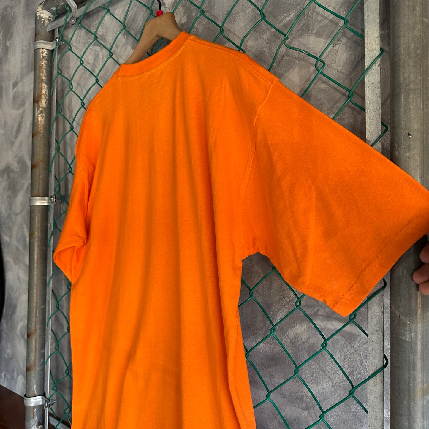 Camisa Y2K Avirex De hombre Talla L Color Naranja Con Bordados Logo de Escudo