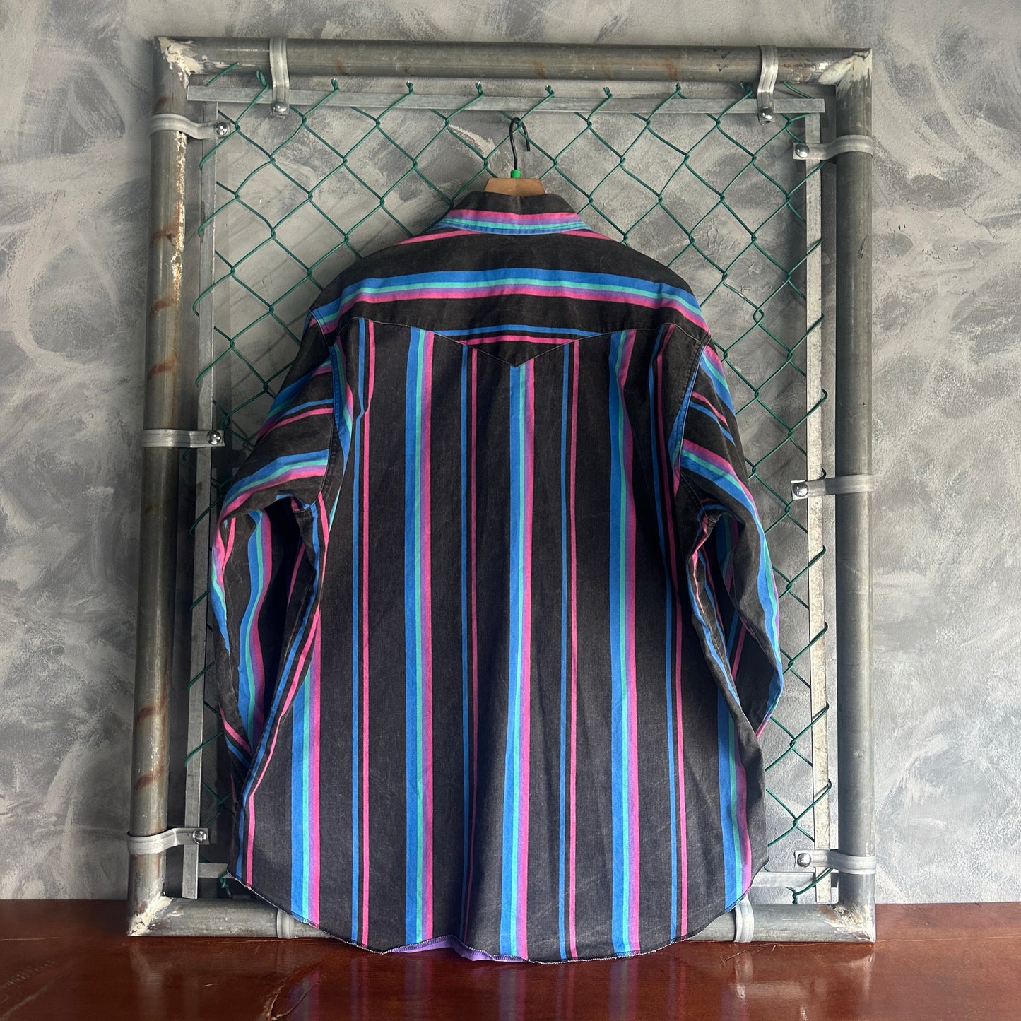 Camisa Vintage Wrangler De Hombre Talla XL Color Azul Y Rosa Estilo Vaquero Tela Gruesa