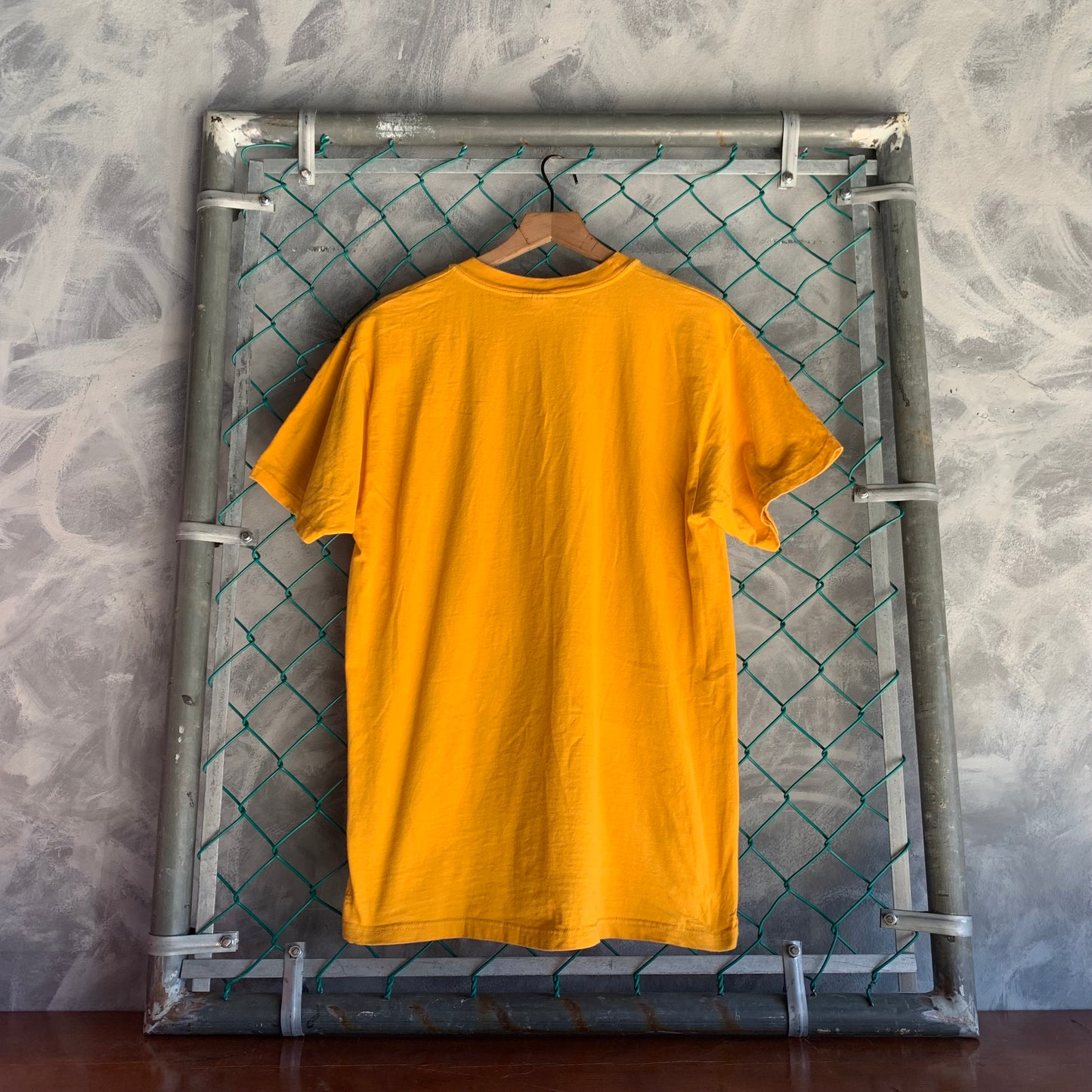 Playera Hanes Beefy Para Hombre Talla L Color Amarillo Middle School 50th Anniversary