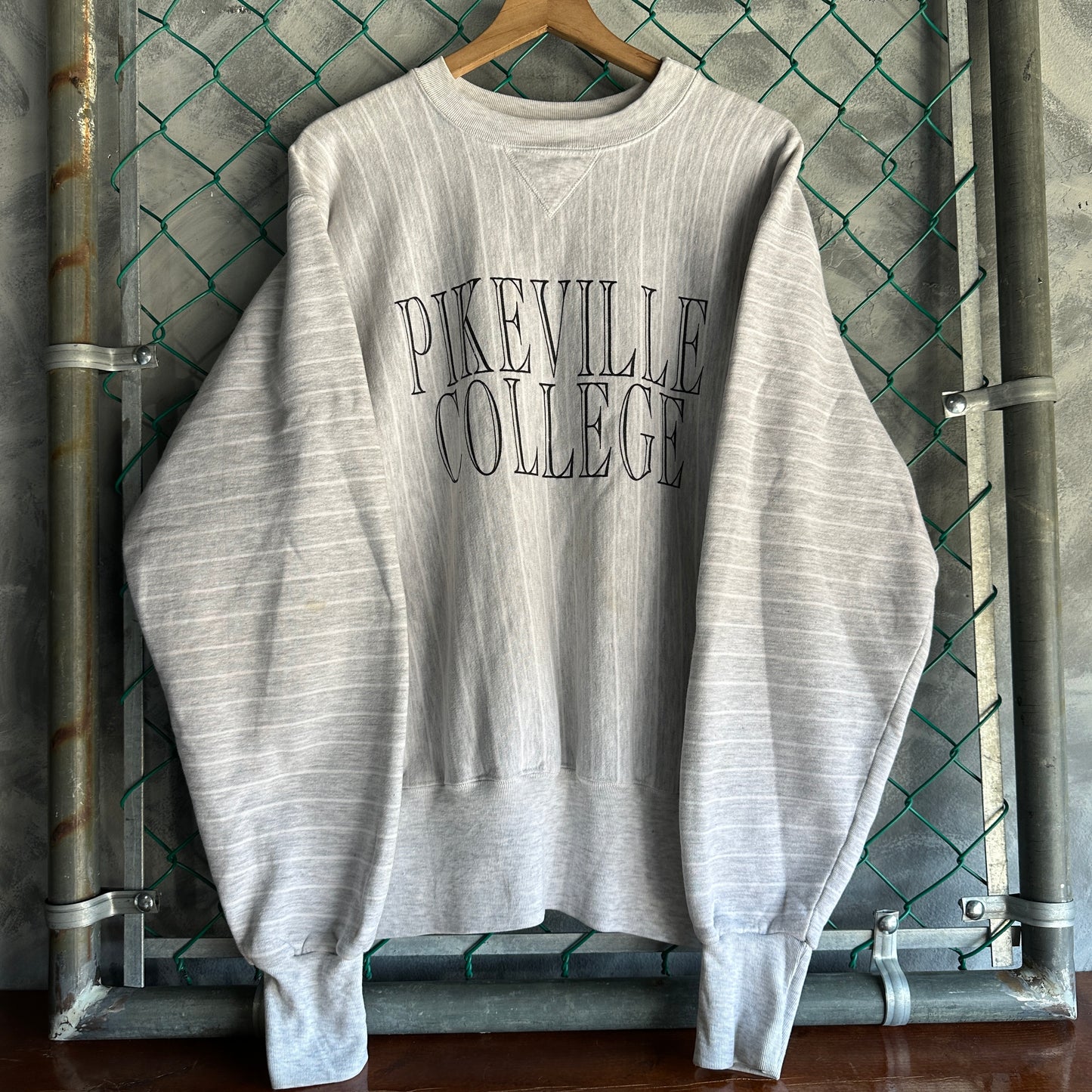 Suéter Vintage Colegial Pikeville De Hombre Talla Xl Color Gris 90s Universitario USA