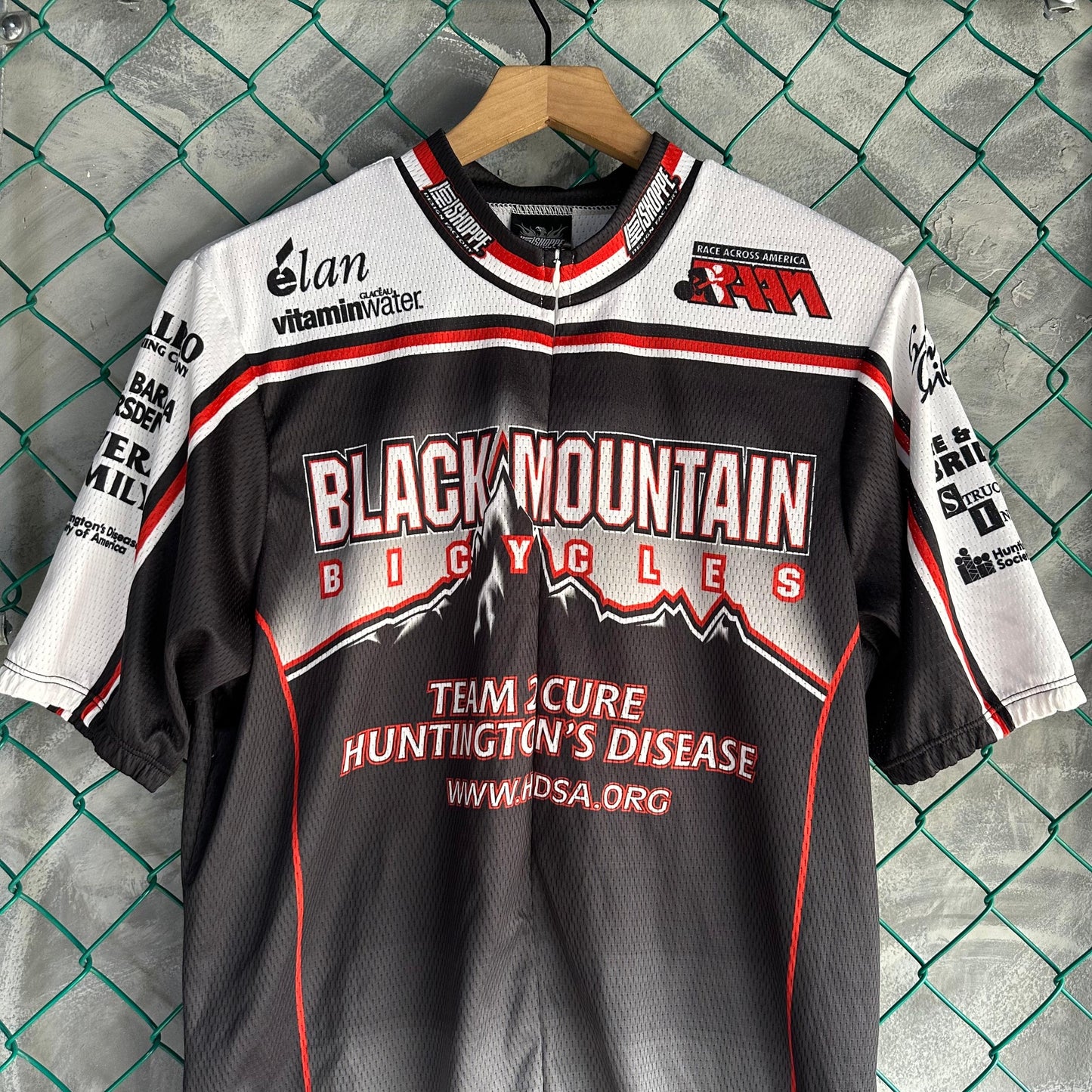 Jersey De Ciclismo Hot Shoppe De Hombre Talla 2XL Color Negro Con Rojo Black Mountain