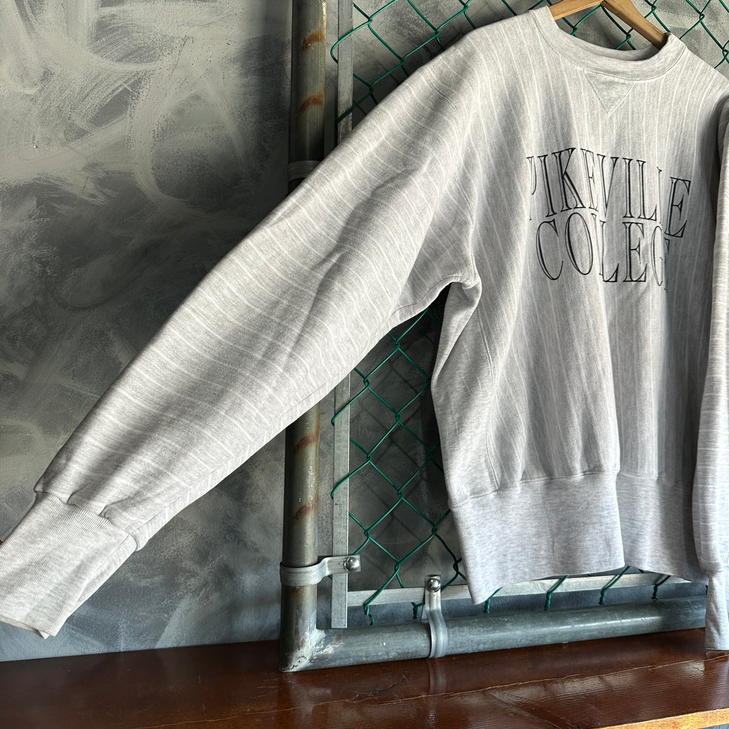 Suéter Vintage Colegial Pikeville De Hombre Talla Xl Color Gris 90s Universitario USA