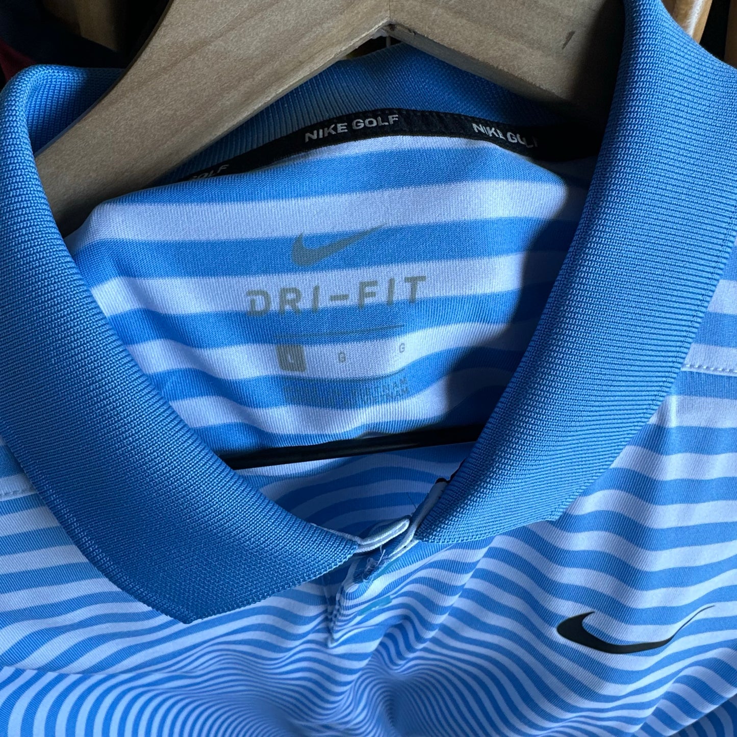 Camisa Nike De Hombre Talla L Color Azul y Blanco de Rayas Golf Tipo Polo Sin Detalles