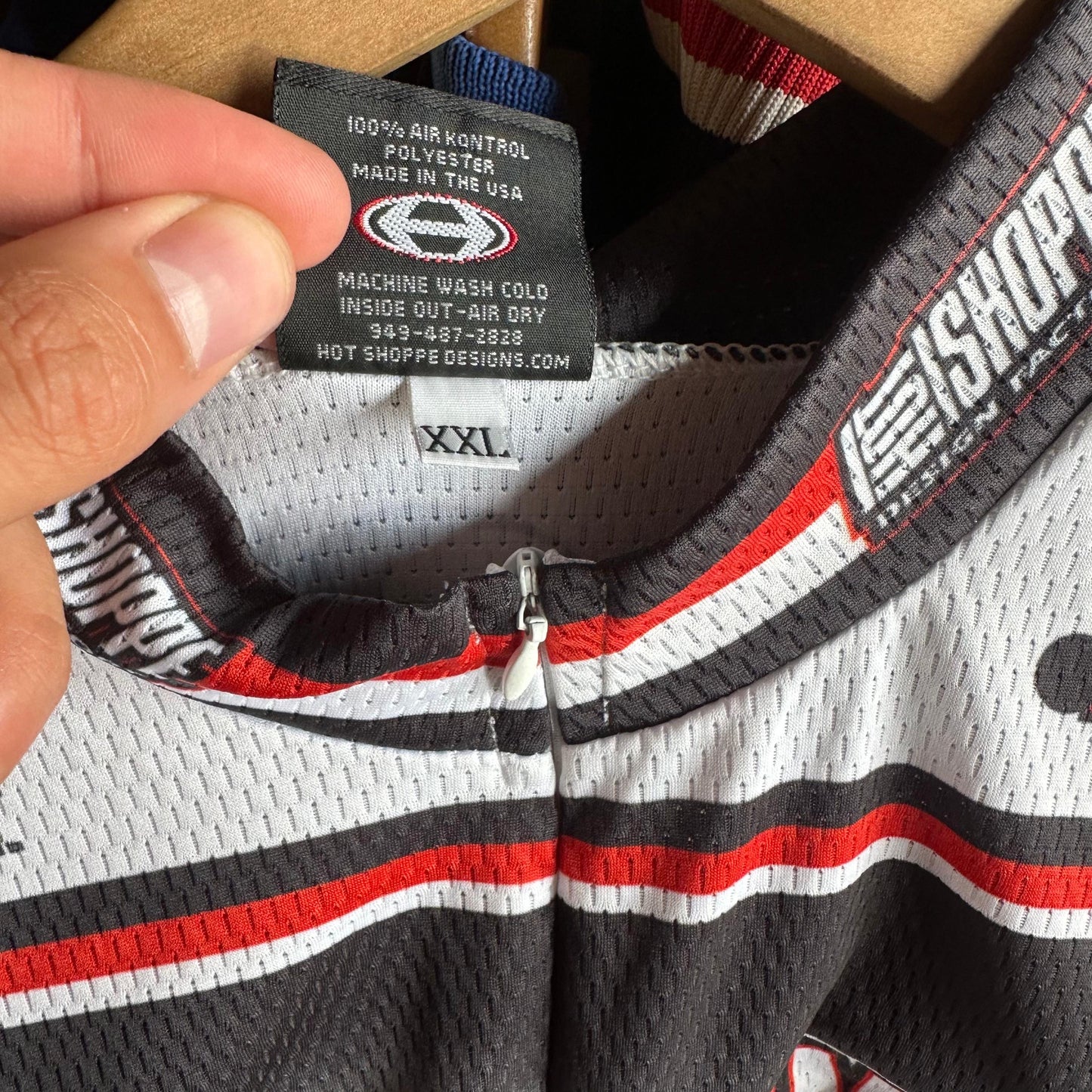 Jersey De Ciclismo Hot Shoppe De Hombre Talla 2XL Color Negro Con Rojo Black Mountain