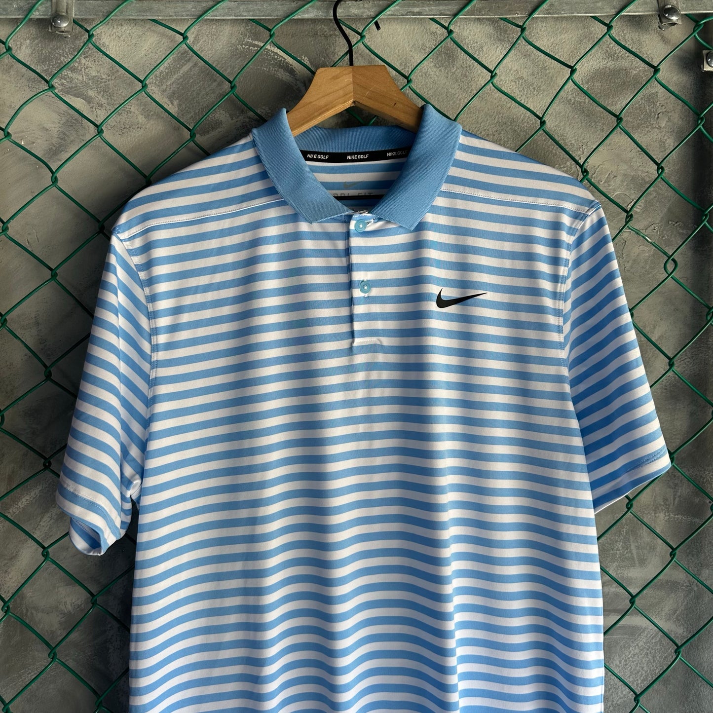 Camisa Nike De Hombre Talla L Color Azul y Blanco de Rayas Golf Tipo Polo Sin Detalles