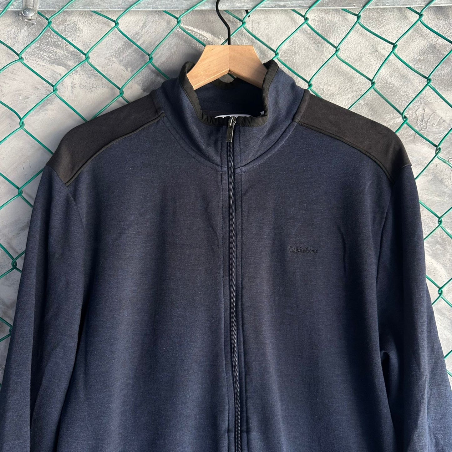 Suter Calvin Klein De Hombre Talla L Color Azul Marino Con Ziper Sin Gorro Deportivo