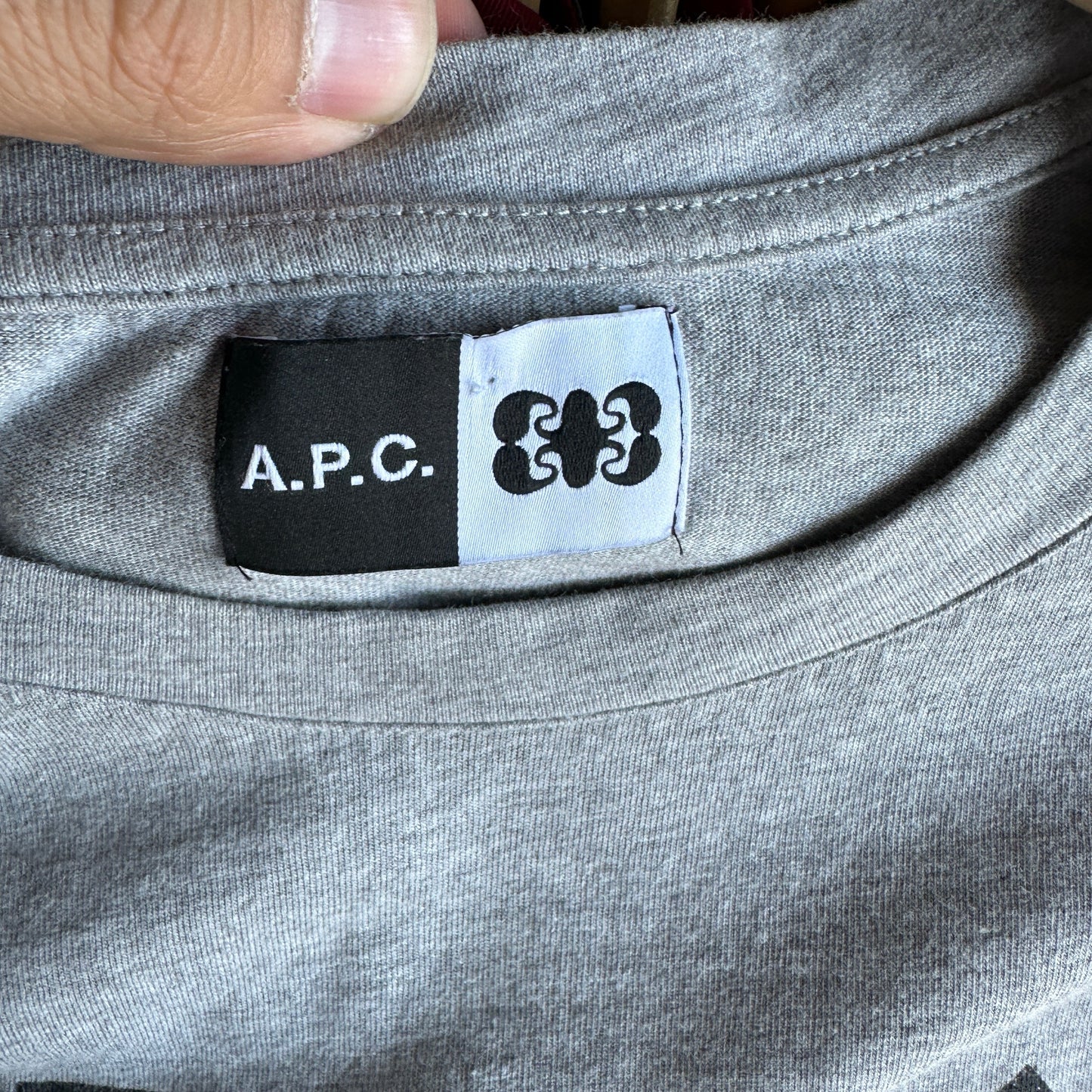 Camiseta APC Colab De Hombre Talla XL Queda A S Color Gris Manga Corta Hype Lujo