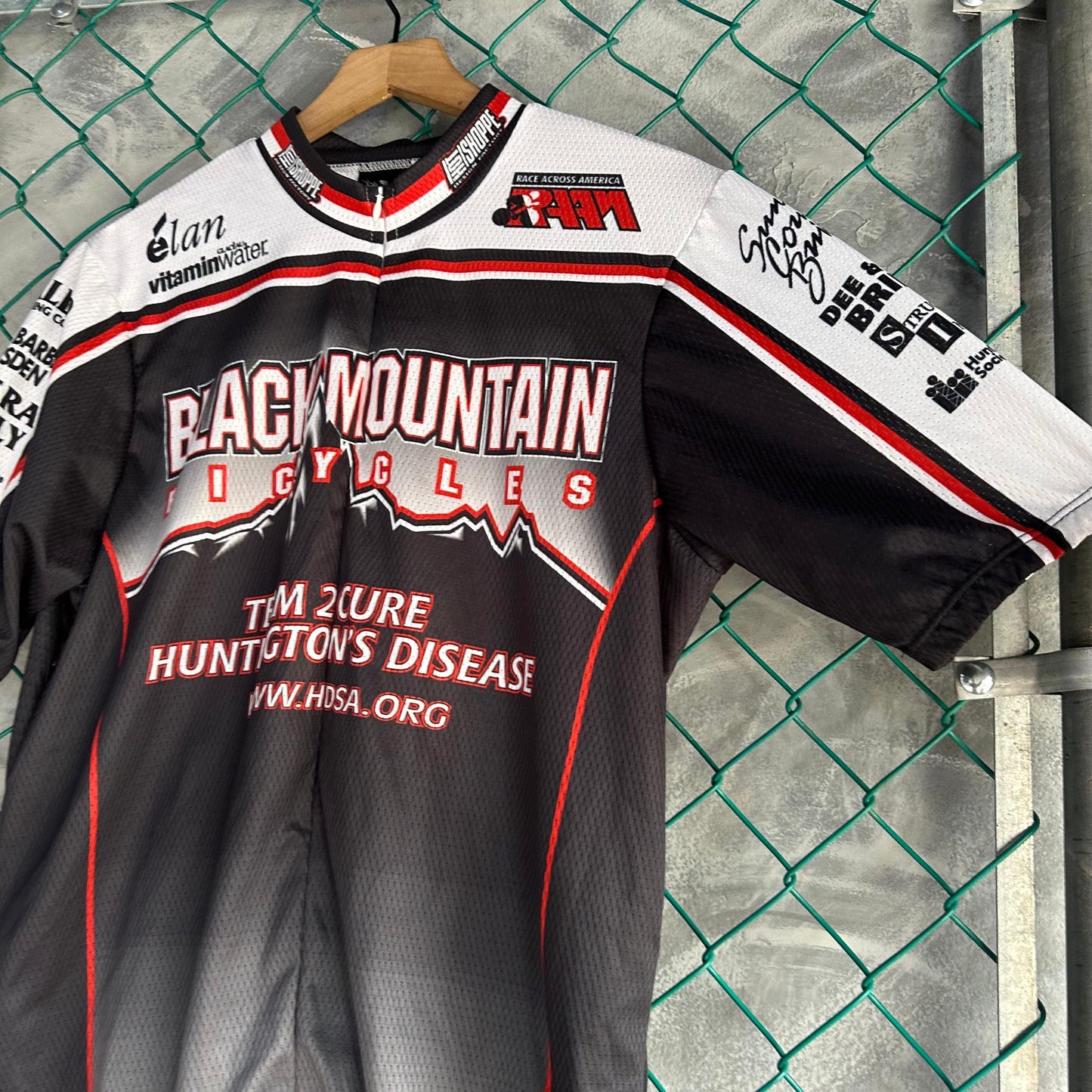 Jersey De Ciclismo Hot Shoppe De Hombre Talla 2XL Color Negro Con Rojo Black Mountain
