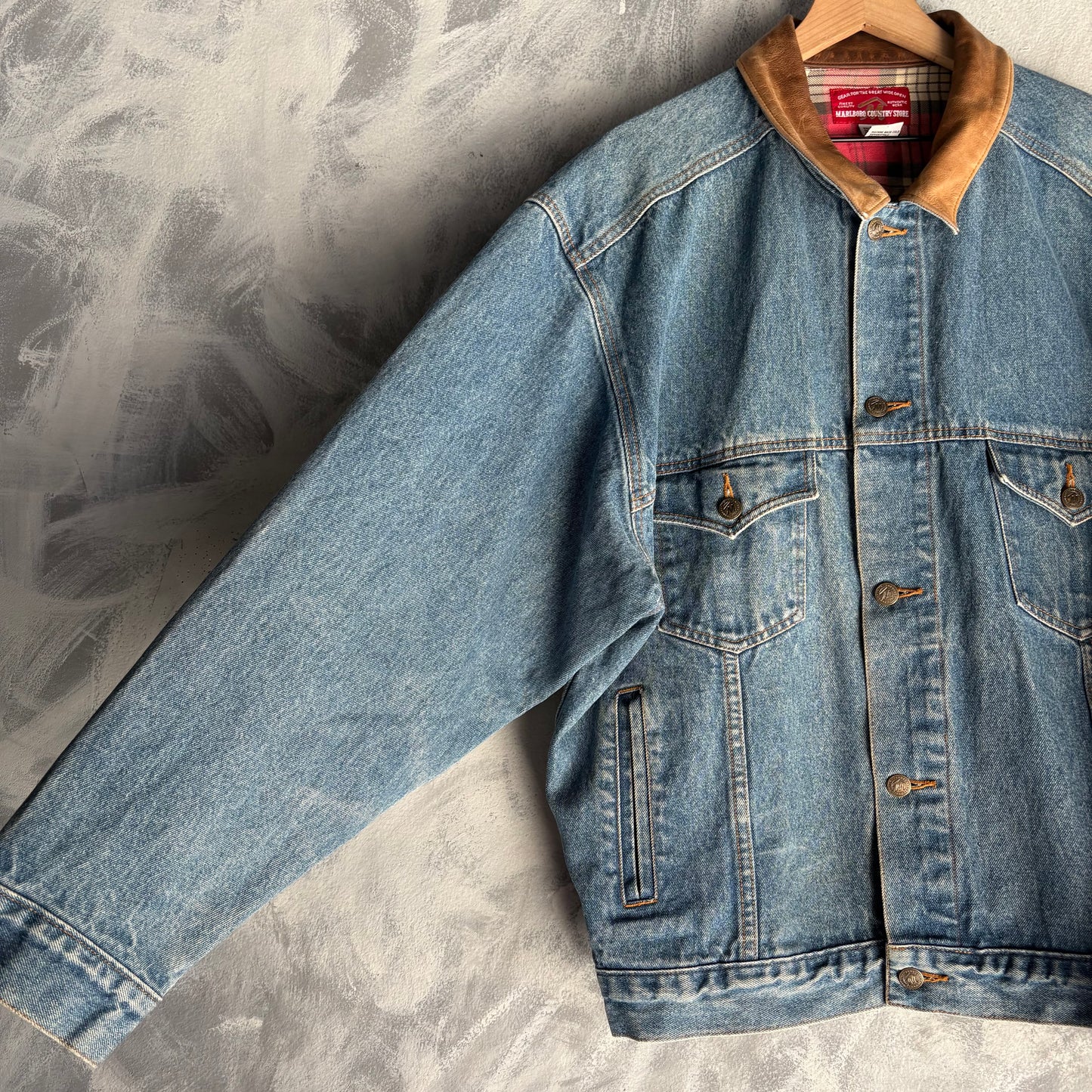 Chaqueta de Mezclilla Marlboro Country Para Hombre Talla XL Color Azul Cuello de Piel