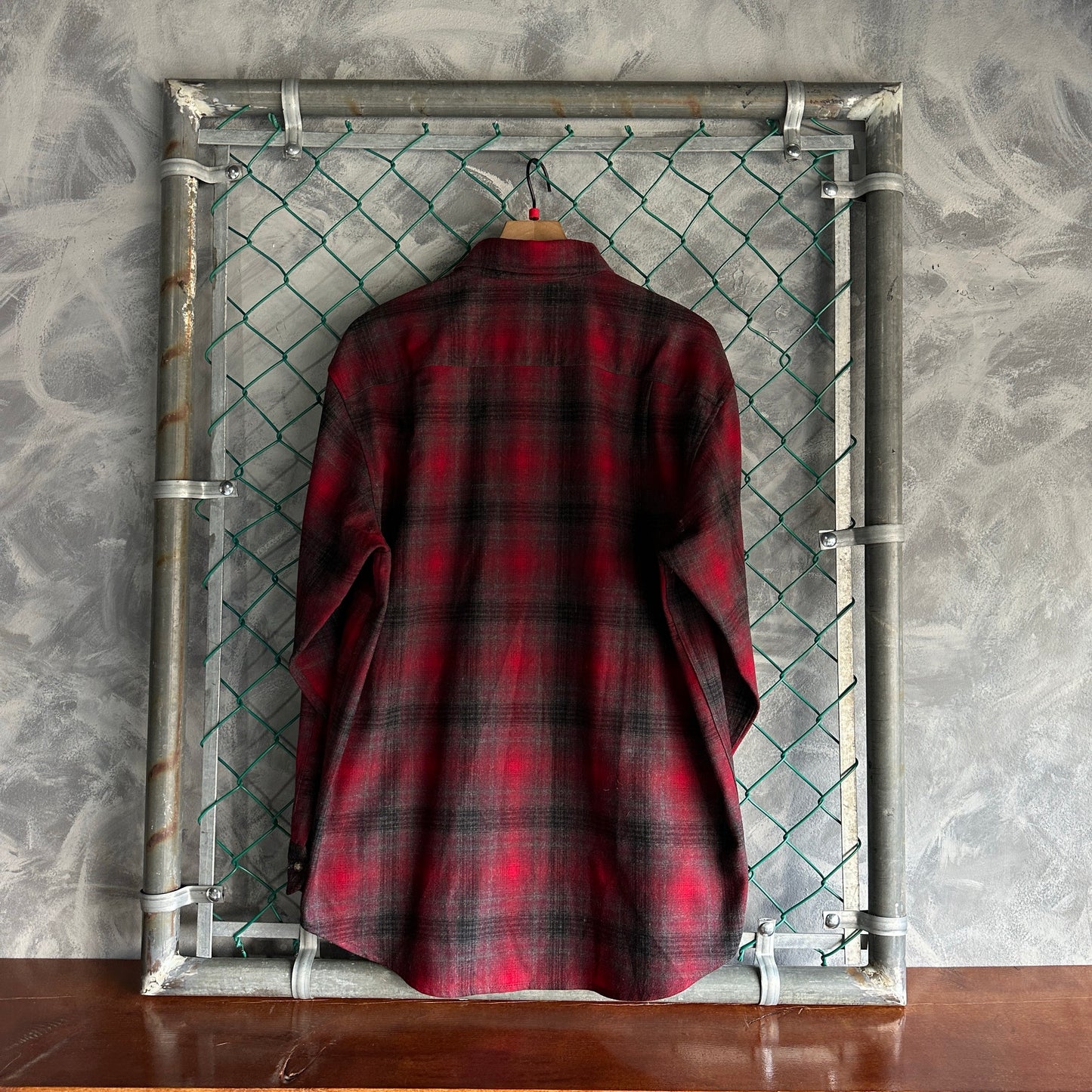 Camisa de Botenes de Lana Pendleton De Hombre Talla L Franela De Cuadros Rojos Y Gris Y Negro