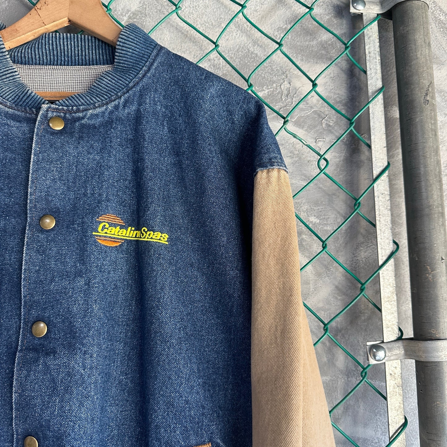 Chamarra Vintage Varsity De Hombre Talla M Color Azul Y Beige Mezclilla Workwear