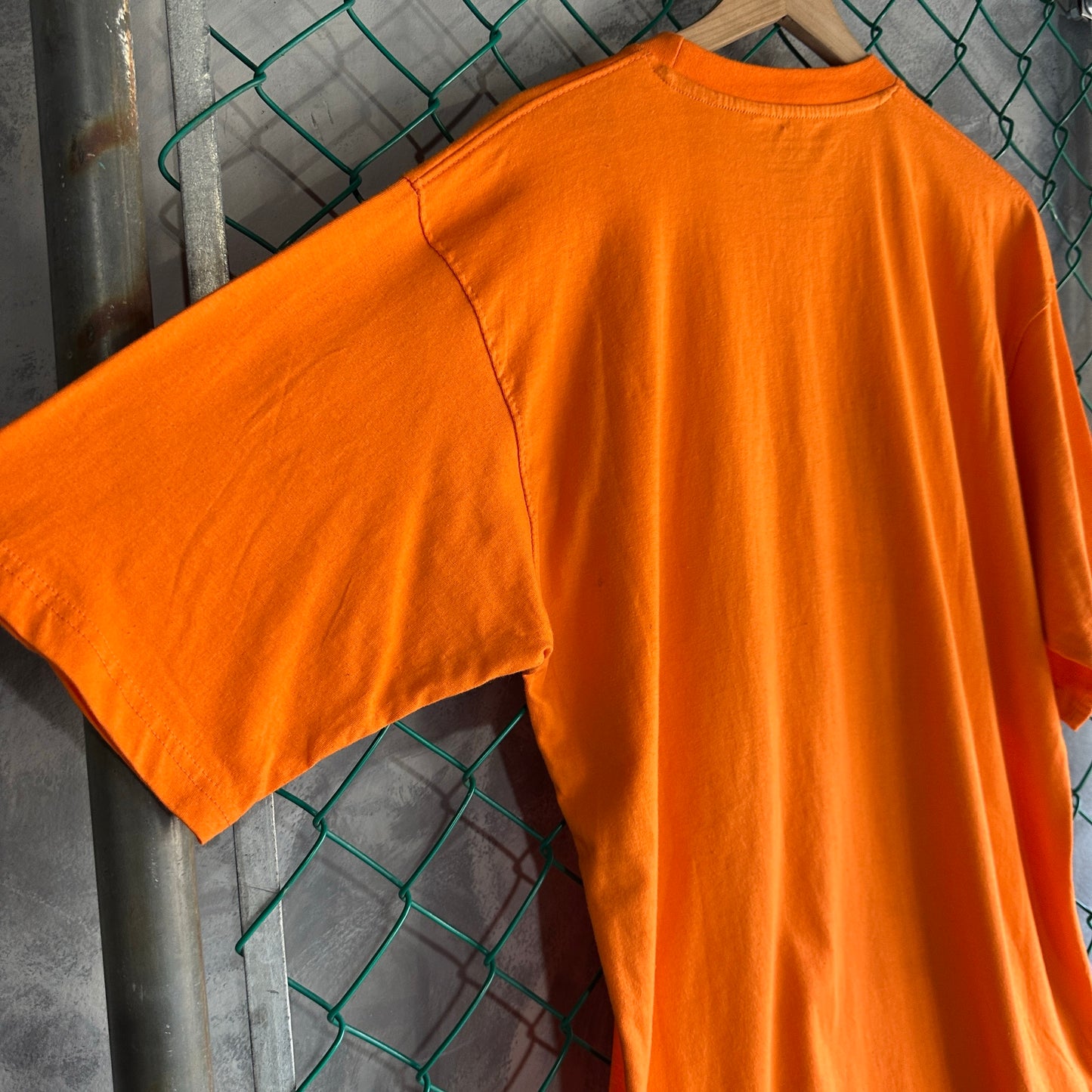 Camisa Y2K Avirex De hombre Talla L Color Naranja Con Bordados Logo de Escudo