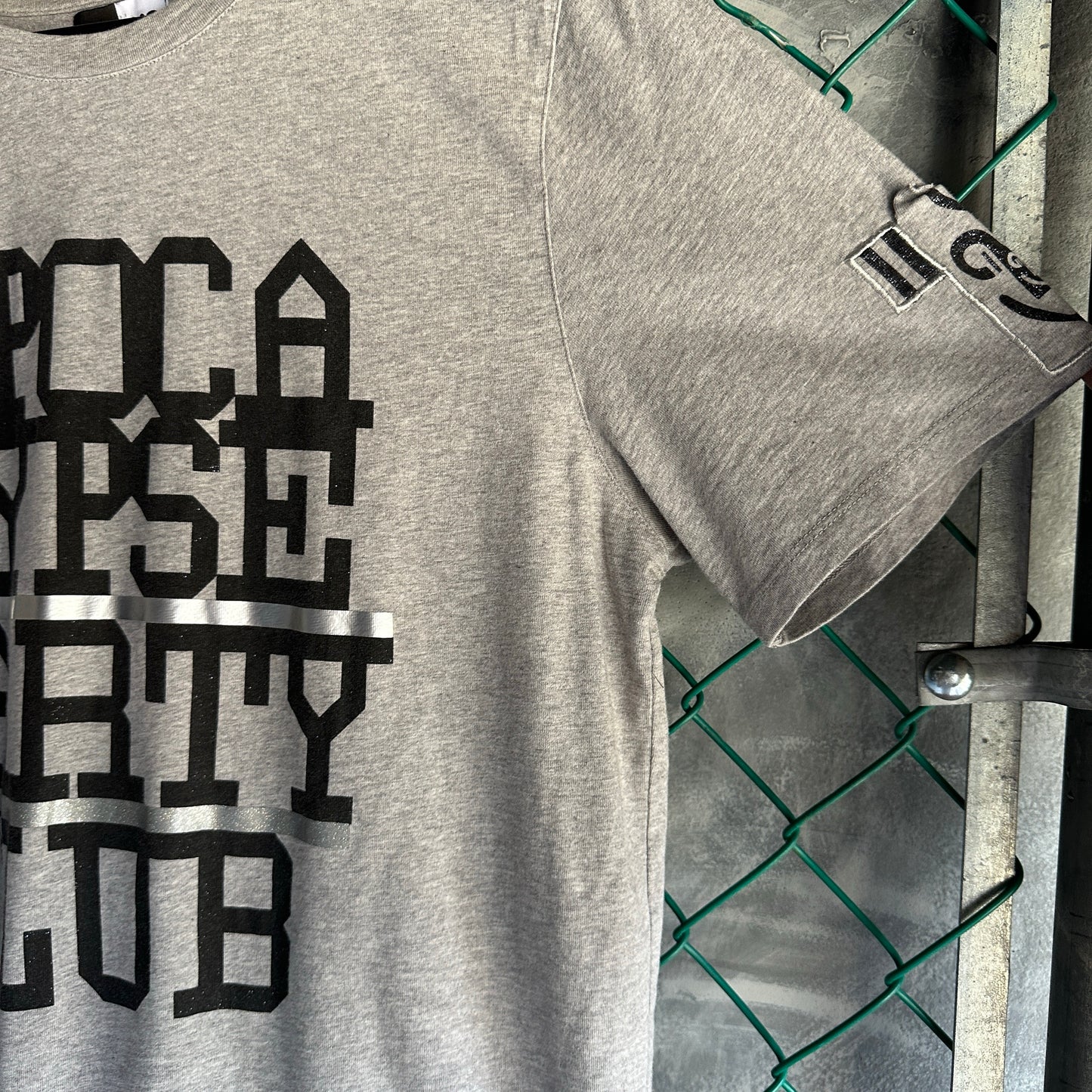 Camiseta APC Colab De Hombre Talla XL Queda A S Color Gris Manga Corta Hype Lujo