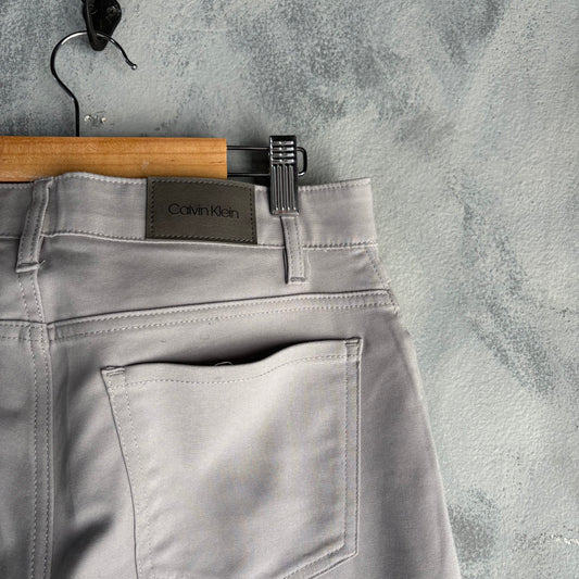 Pantalón Formal Calvin Klein Para Hombre Talla 29x32 Color Gris Bajo
