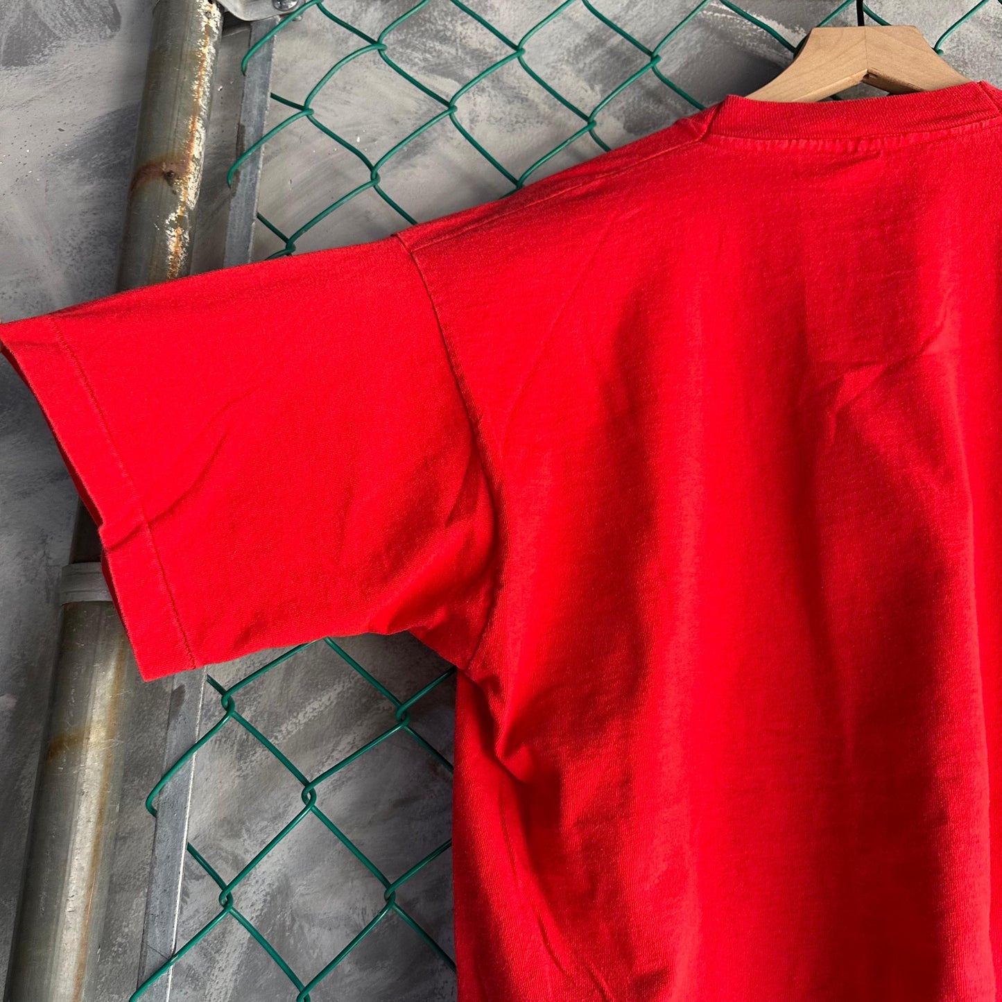Camisa Vintage Taz de Looney Tunes De Hombre Talla XL Color Rojo De Manga Corta Beisbol MLB