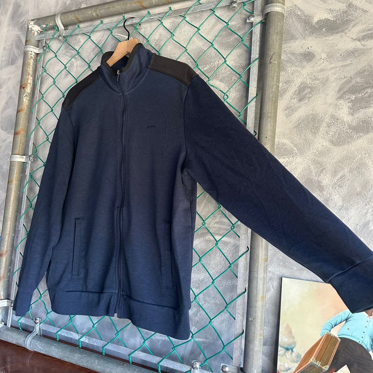 Suter Calvin Klein De Hombre Talla L Color Azul Marino Con Ziper Sin Gorro Deportivo