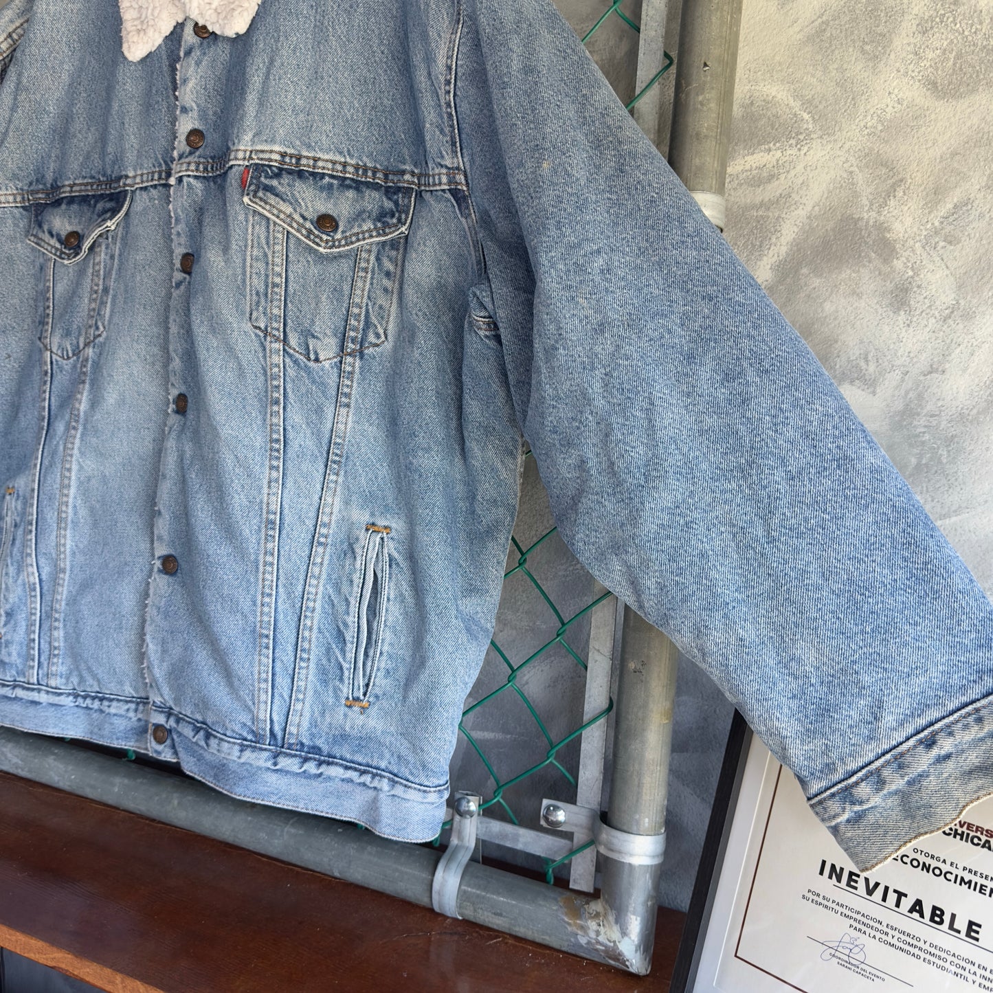 Chamarra Vintage De Mezclilla Levis De Hombre Talla 2XL Color Azul Claro De Borrego Con Forro