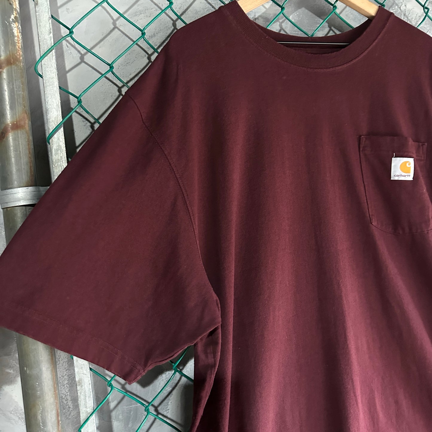 Camisa Carhartt De Hombre Talla 2XL Color Vino Con Bolsillo Loose Fit Work Wear