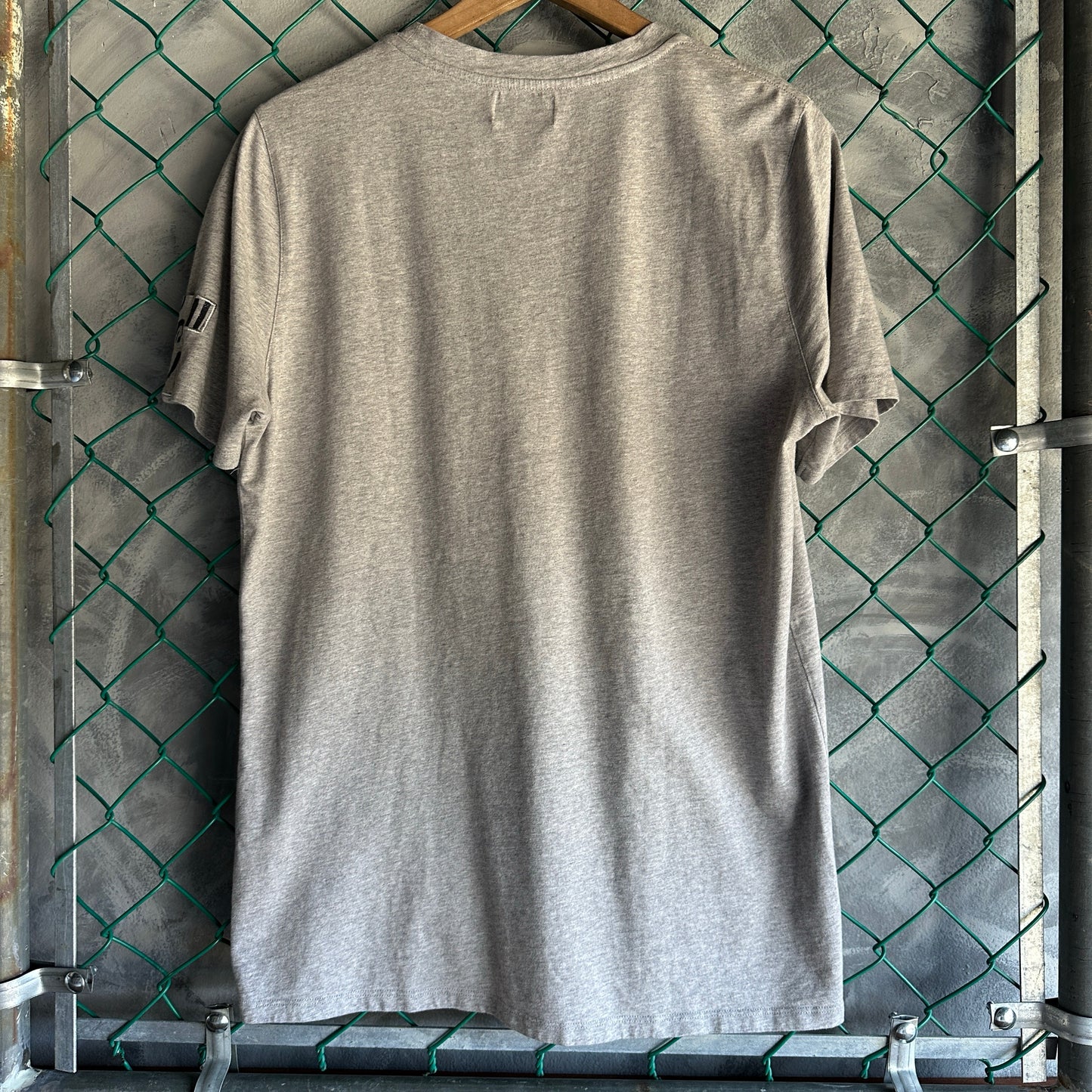 Camiseta APC Colab De Hombre Talla XL Queda A S Color Gris Manga Corta Hype Lujo