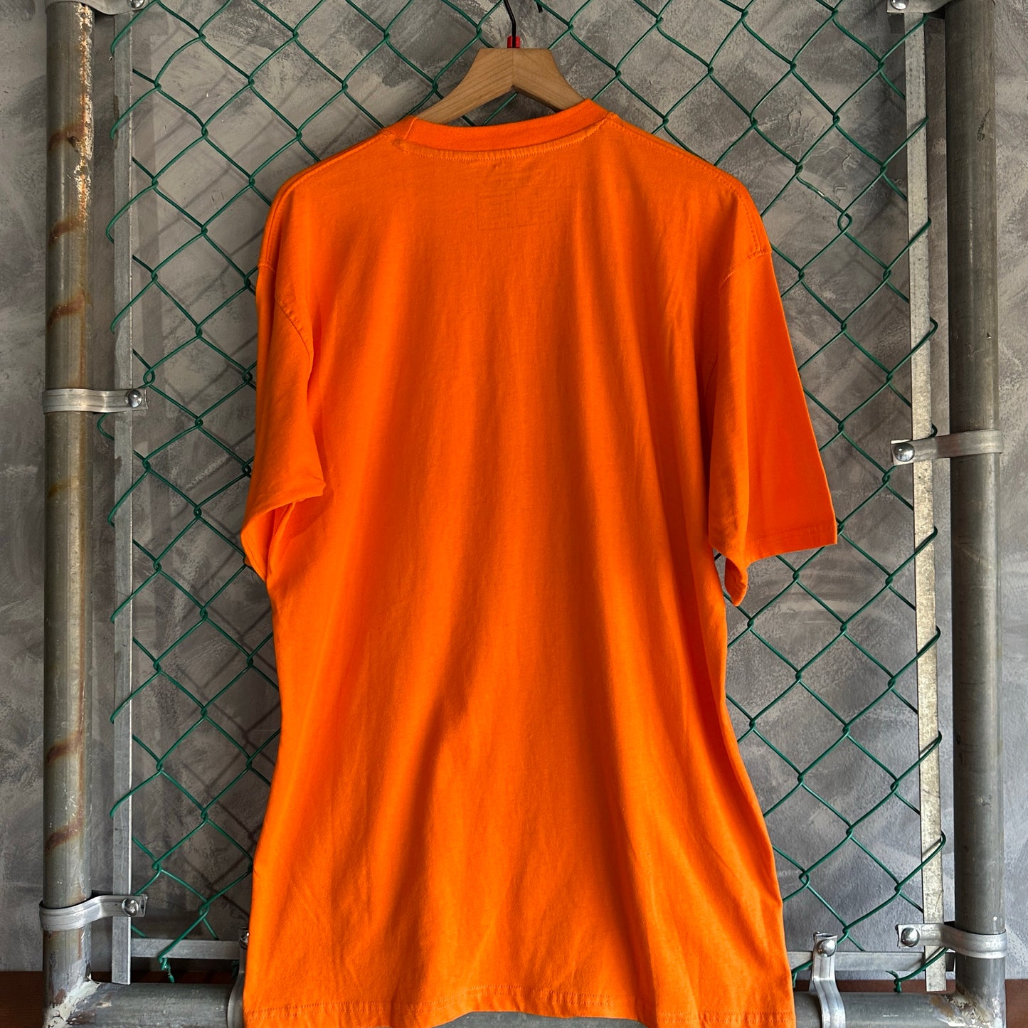 Camisa Y2K Avirex De hombre Talla L Color Naranja Con Bordados Logo de Escudo