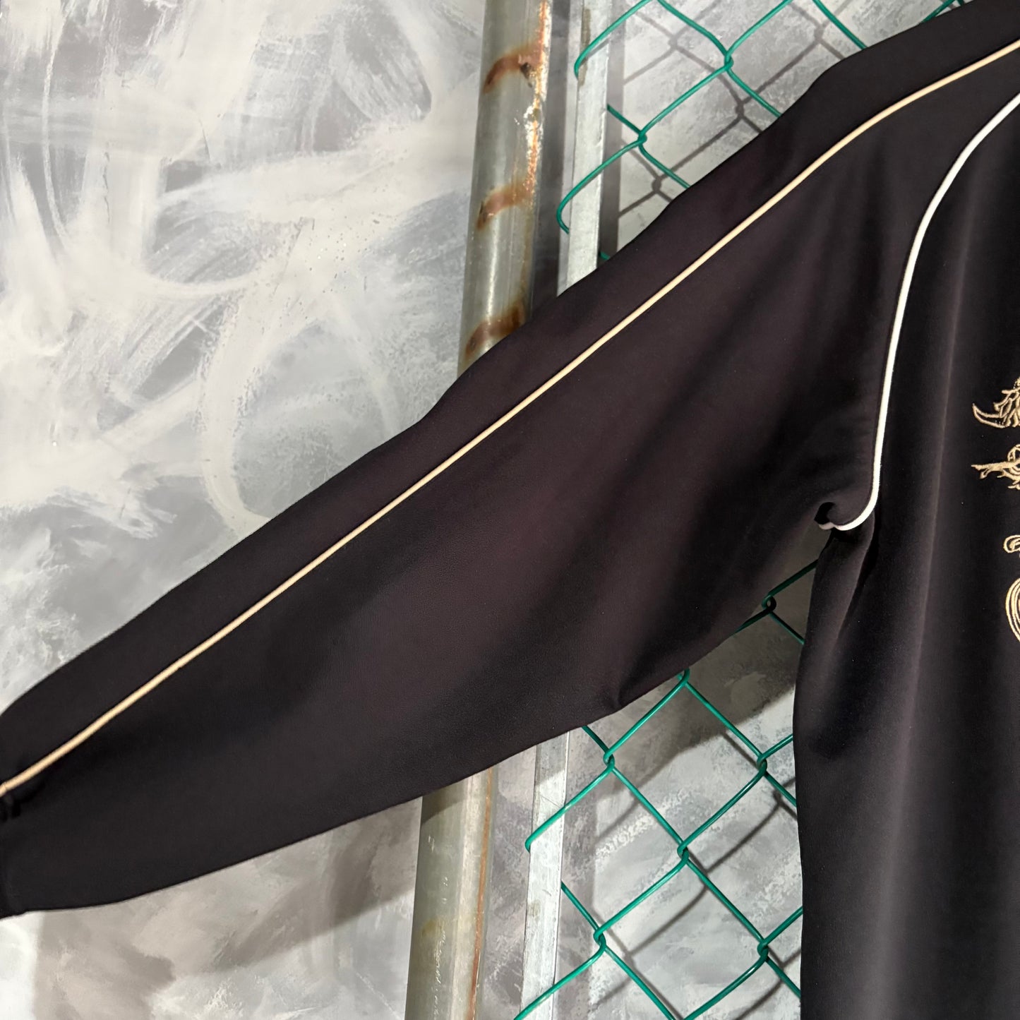 Suéter Vintage Ecko Untld Para Hombre Talla M Color Negro Dorado Root of All Devil